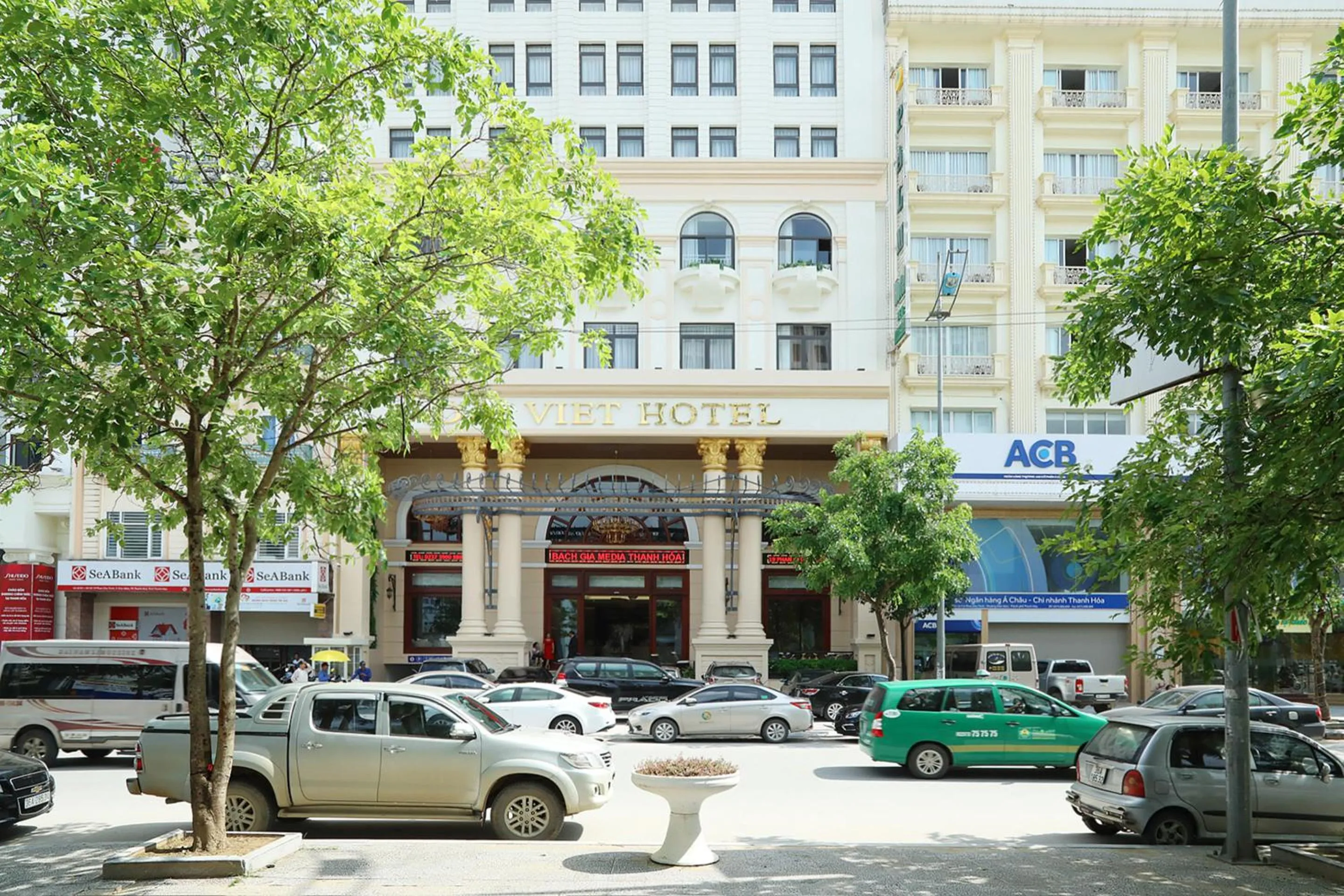 Facade/entrance in Dai Viet Hotel