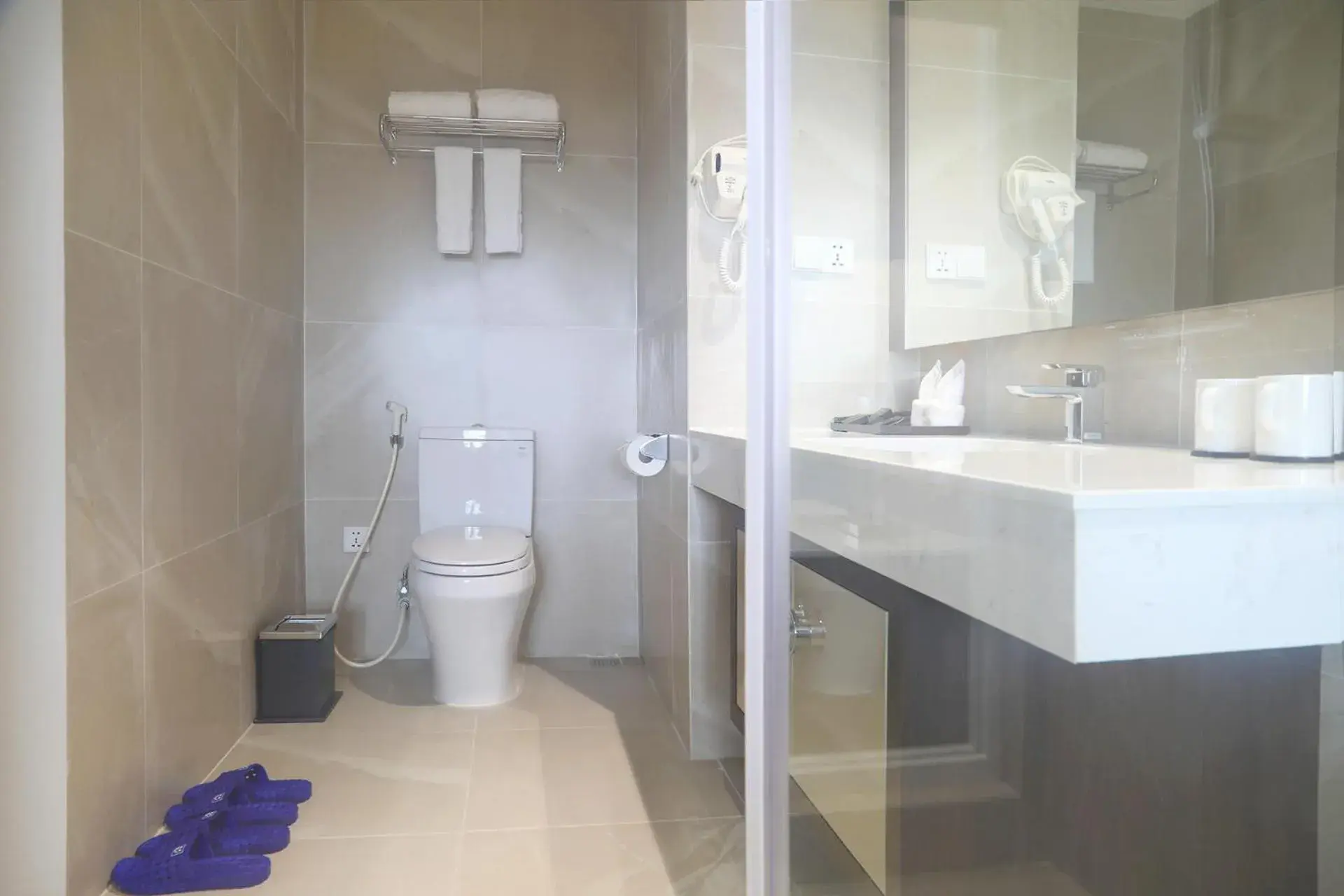 Superior Double Room in Dai Viet Hotel Superior Double Room in Dai Viet Hotel