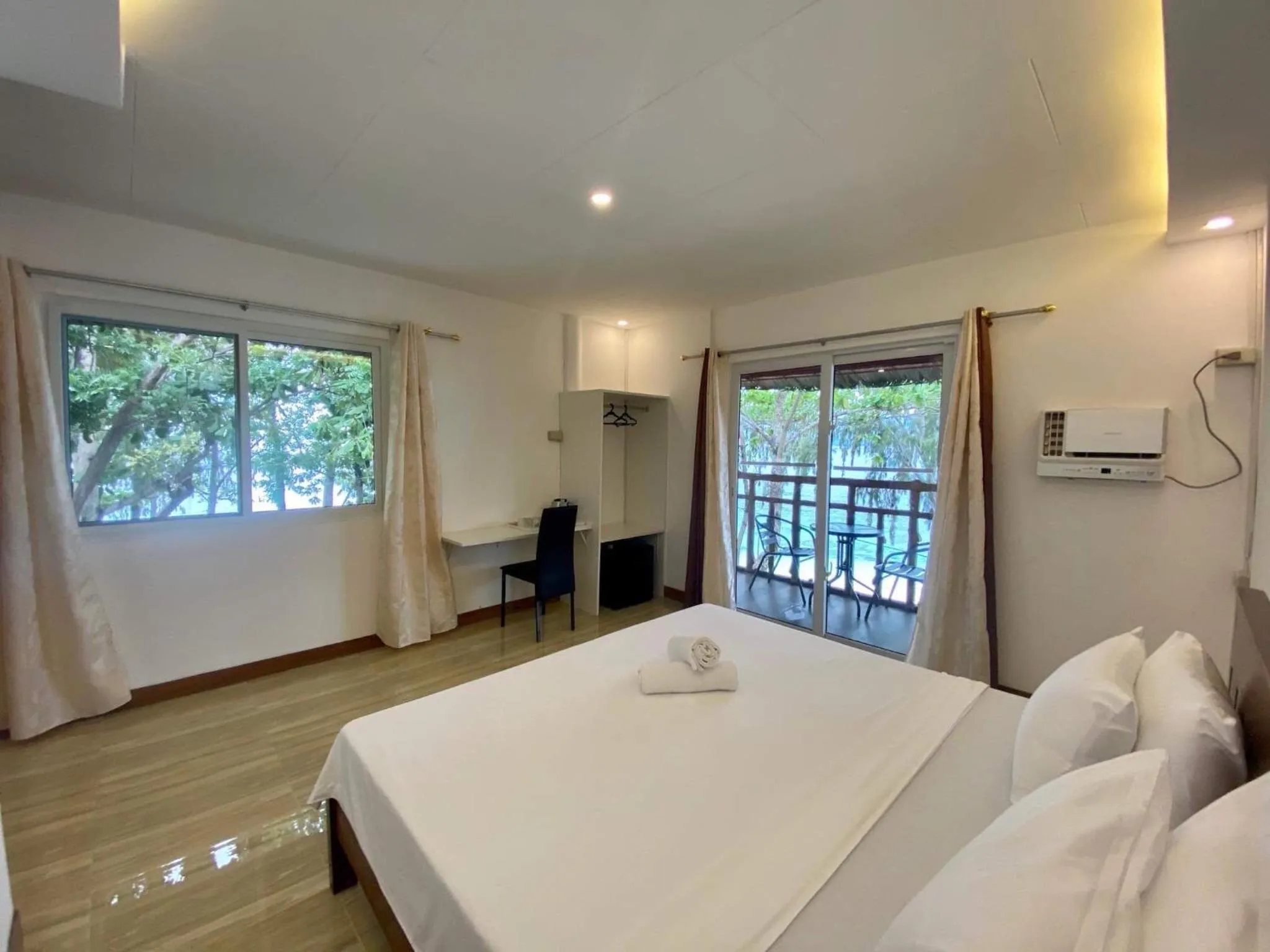 Bed in Santander Pebble Beach Resort