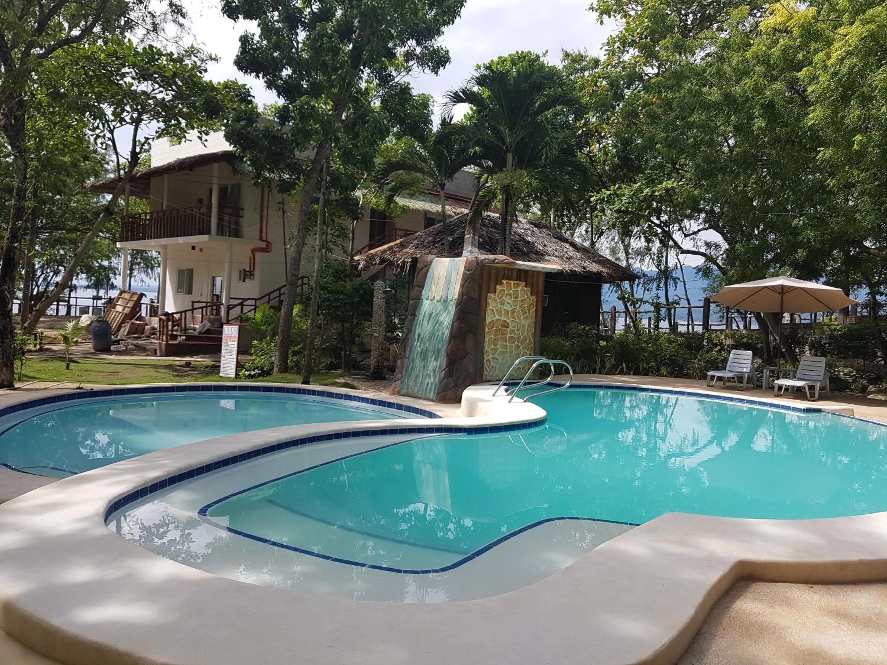 Swimming pool in Santander Pebble Beach Resort