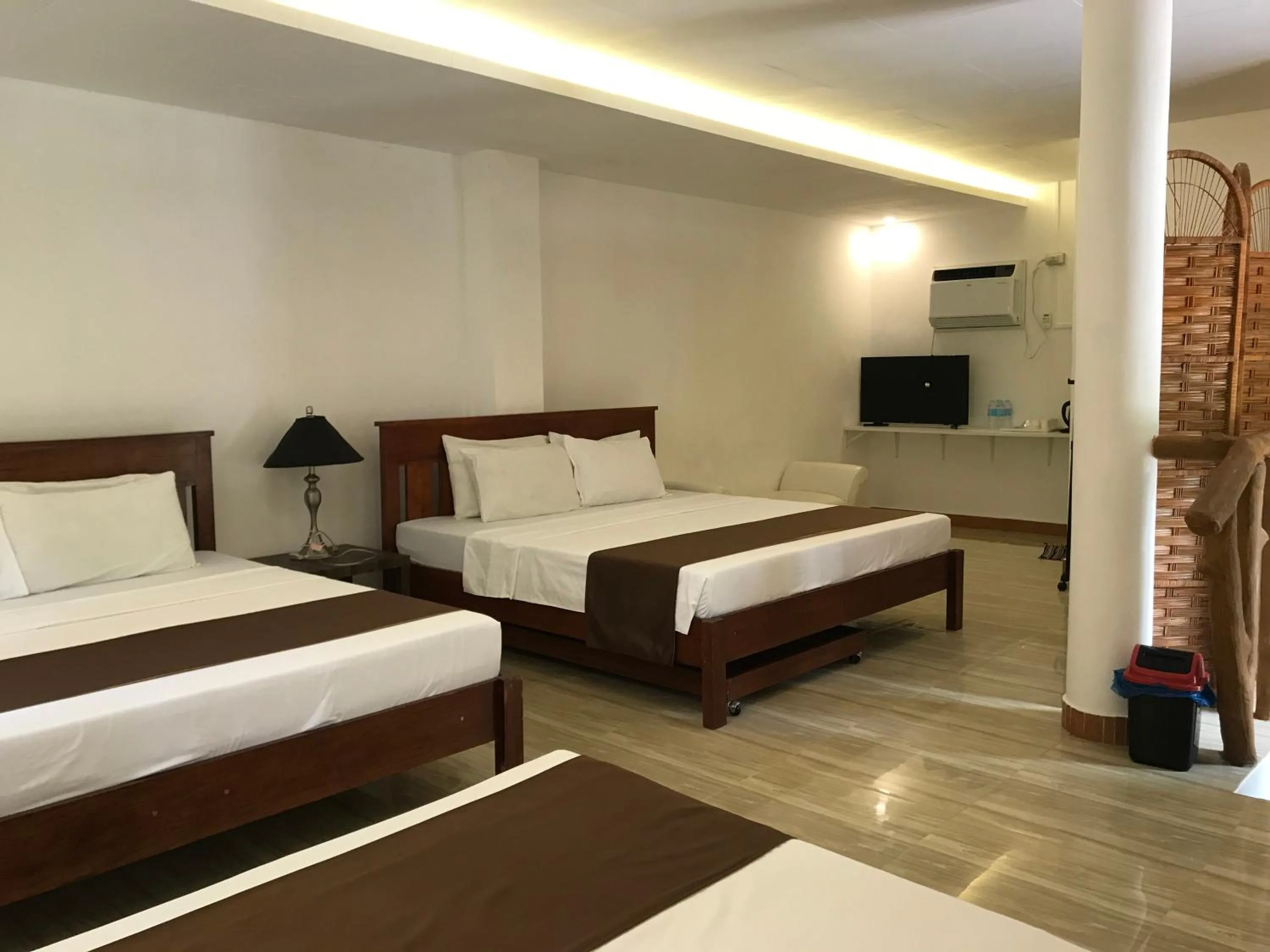 Bedroom, Bed in Santander Pebble Beach Resort