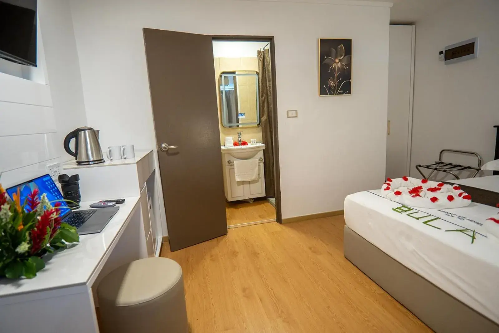 Deluxe Studio in Airport Ace Hotel Deluxe Studio in Airport Ace Hotel