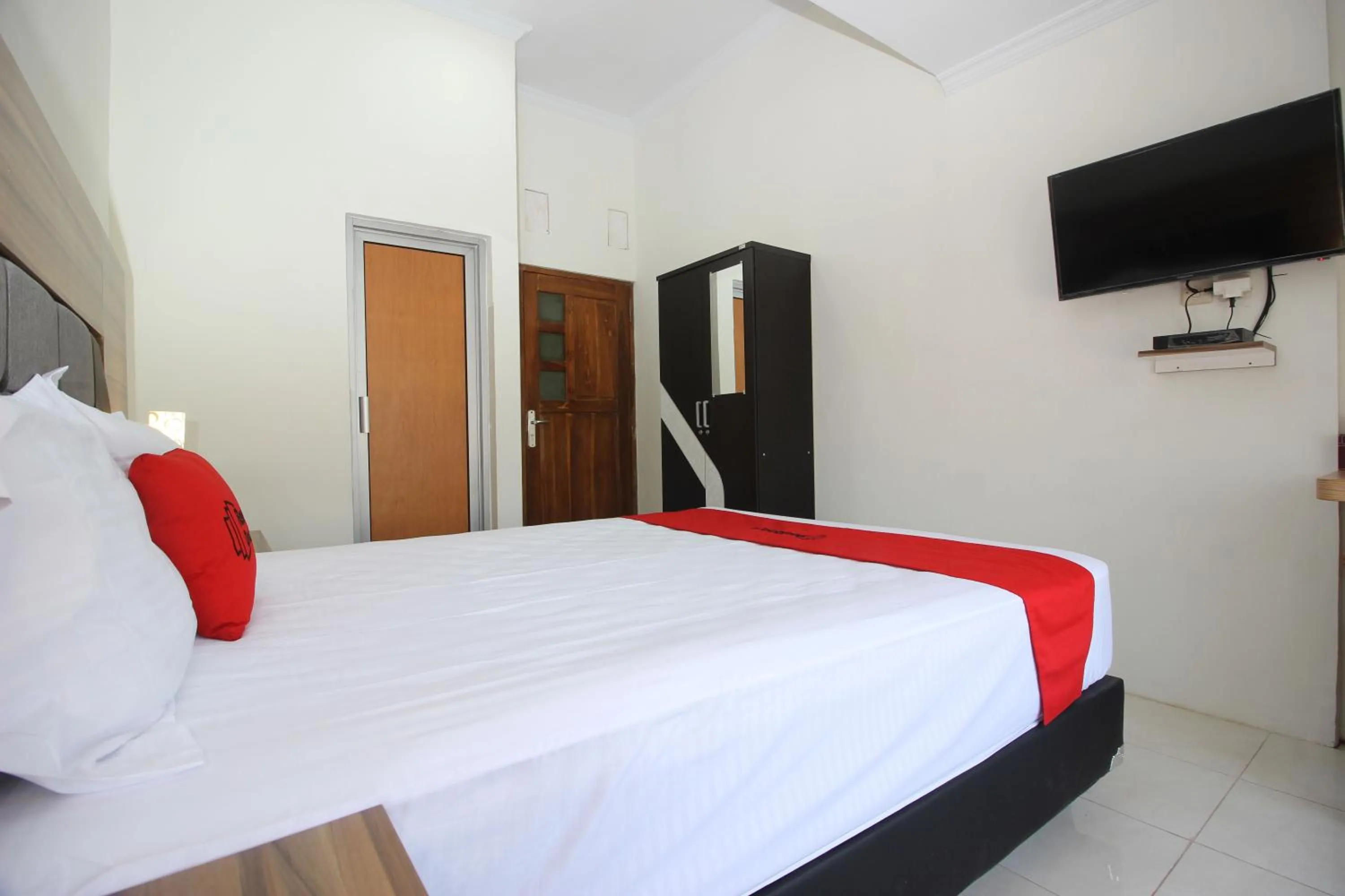 Bedroom, Bed in RedDoorz near UGM 3