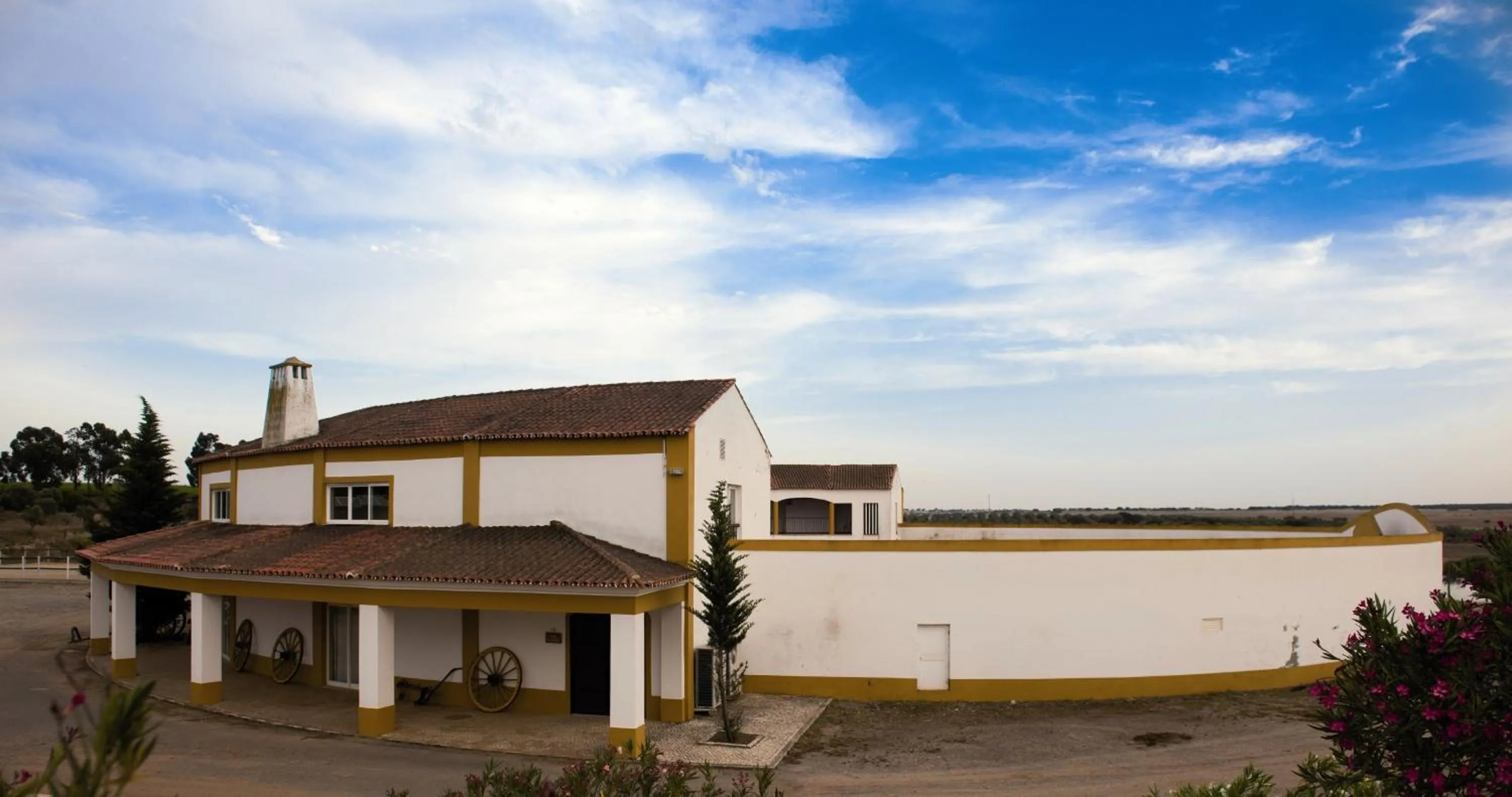 Facade/entrance in Vila Gale Alentejo Vineyard - Clube de Campo
