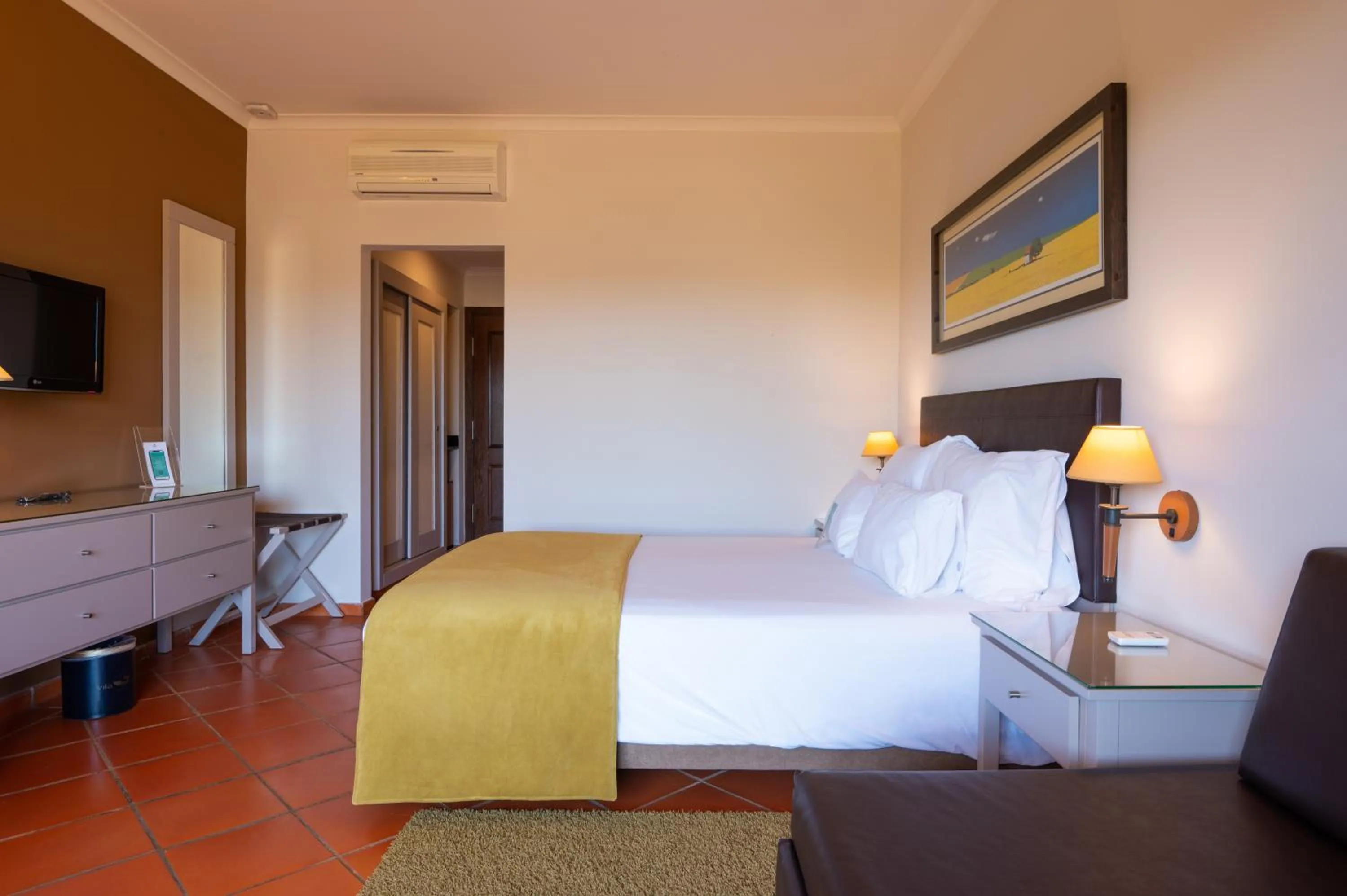 Bedroom, Bed in Vila Gale Alentejo Vineyard - Clube de Campo