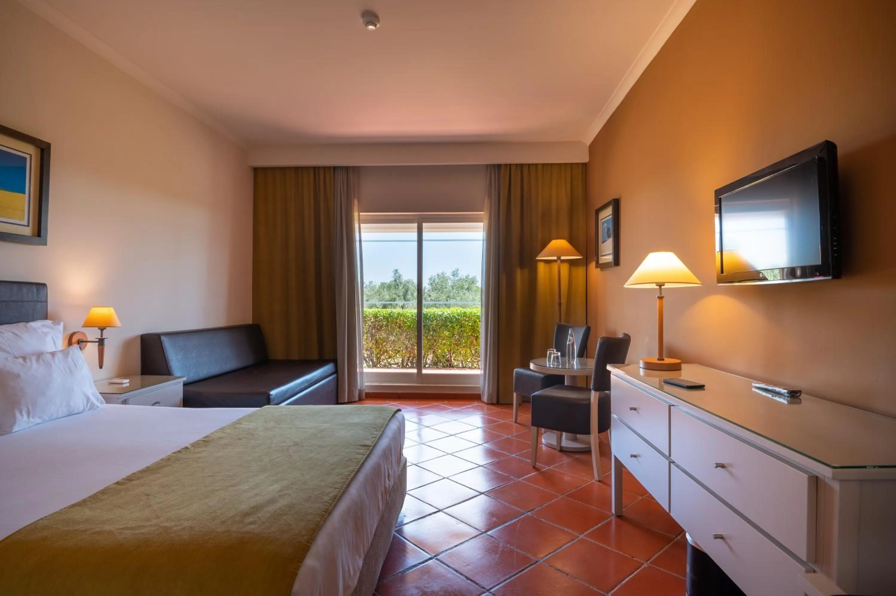 Bedroom, Bed in Vila Gale Alentejo Vineyard - Clube de Campo