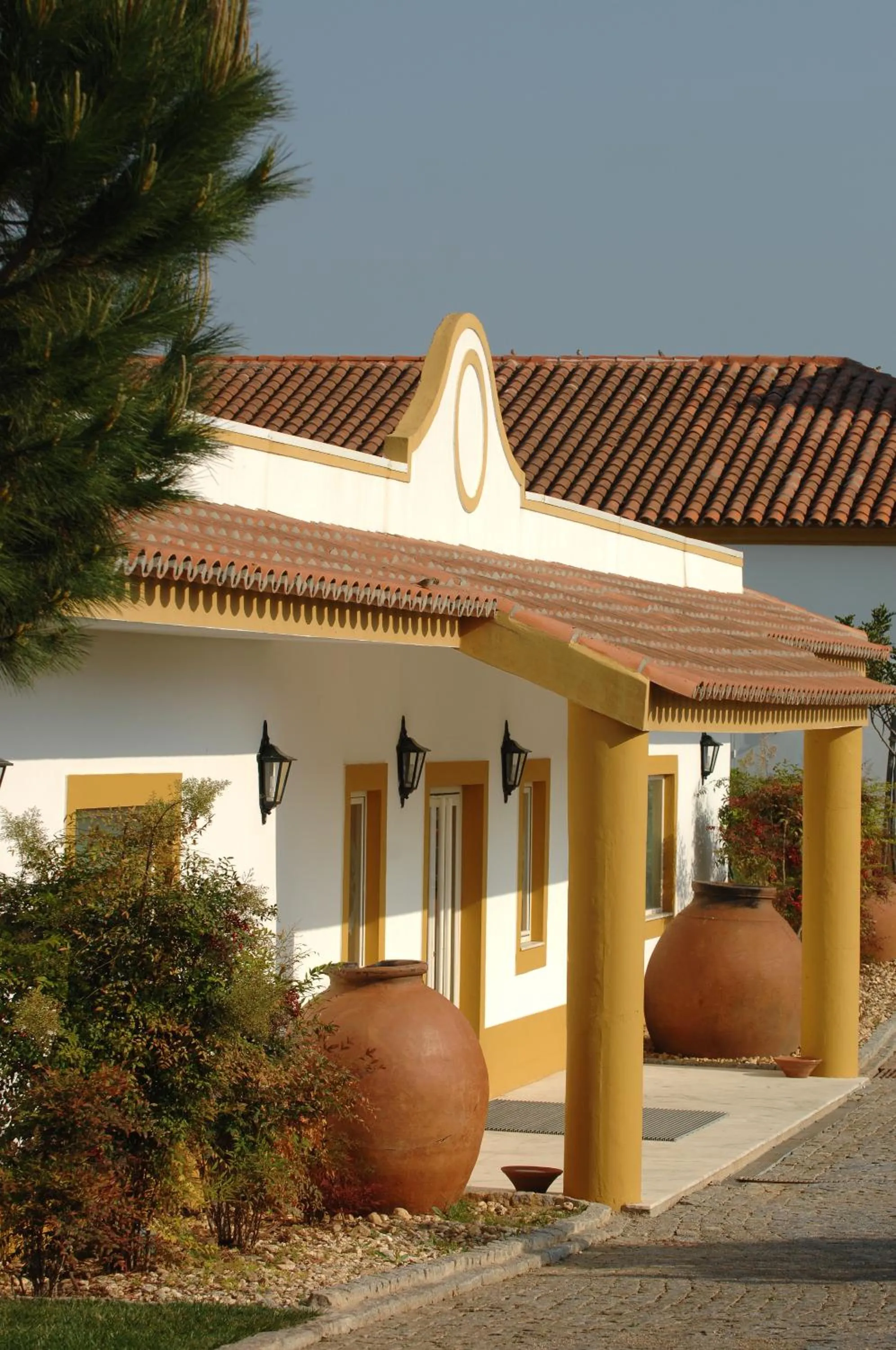Facade/entrance in Vila Gale Alentejo Vineyard - Clube de Campo