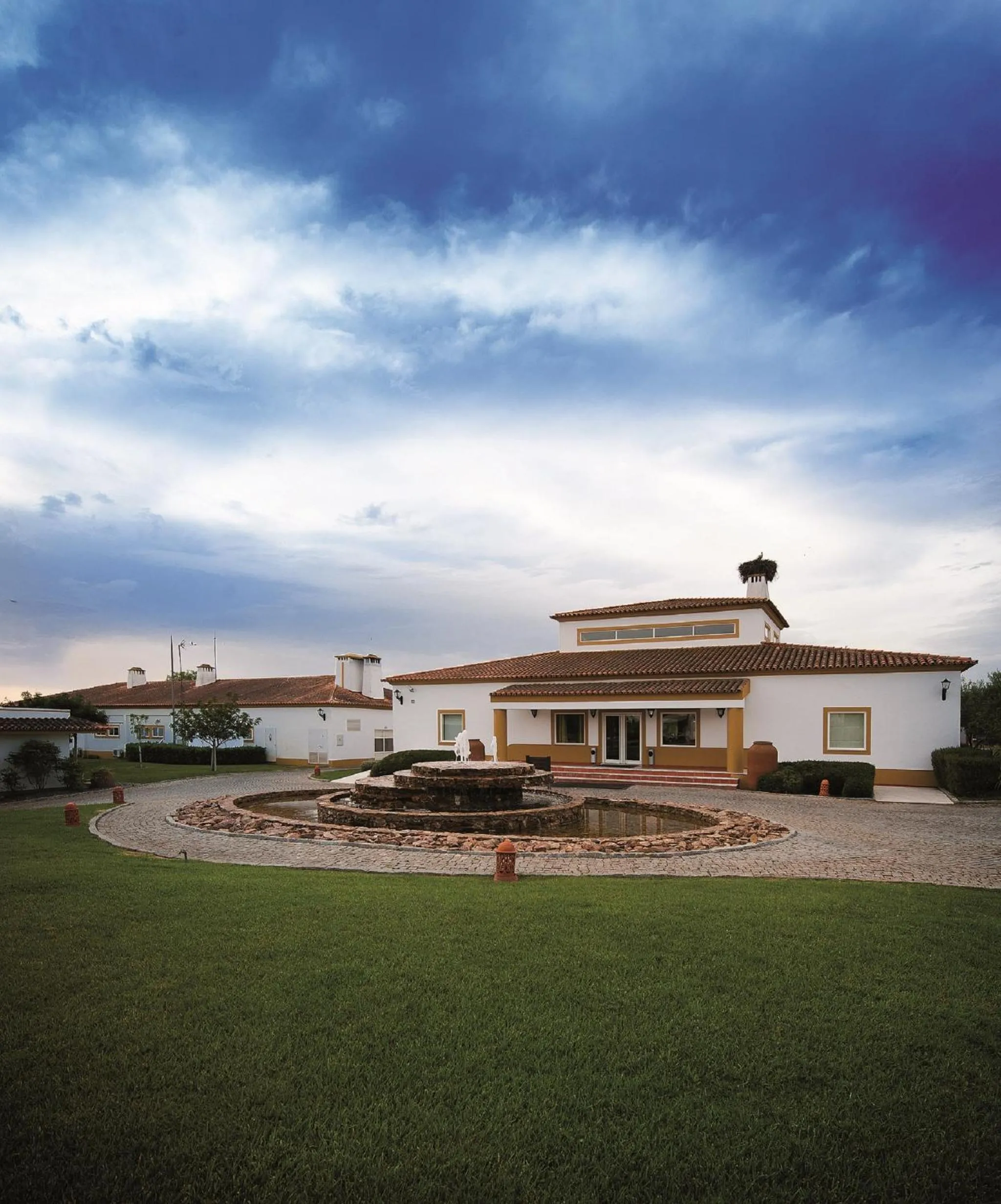 Facade/entrance in Vila Gale Alentejo Vineyard - Clube de Campo