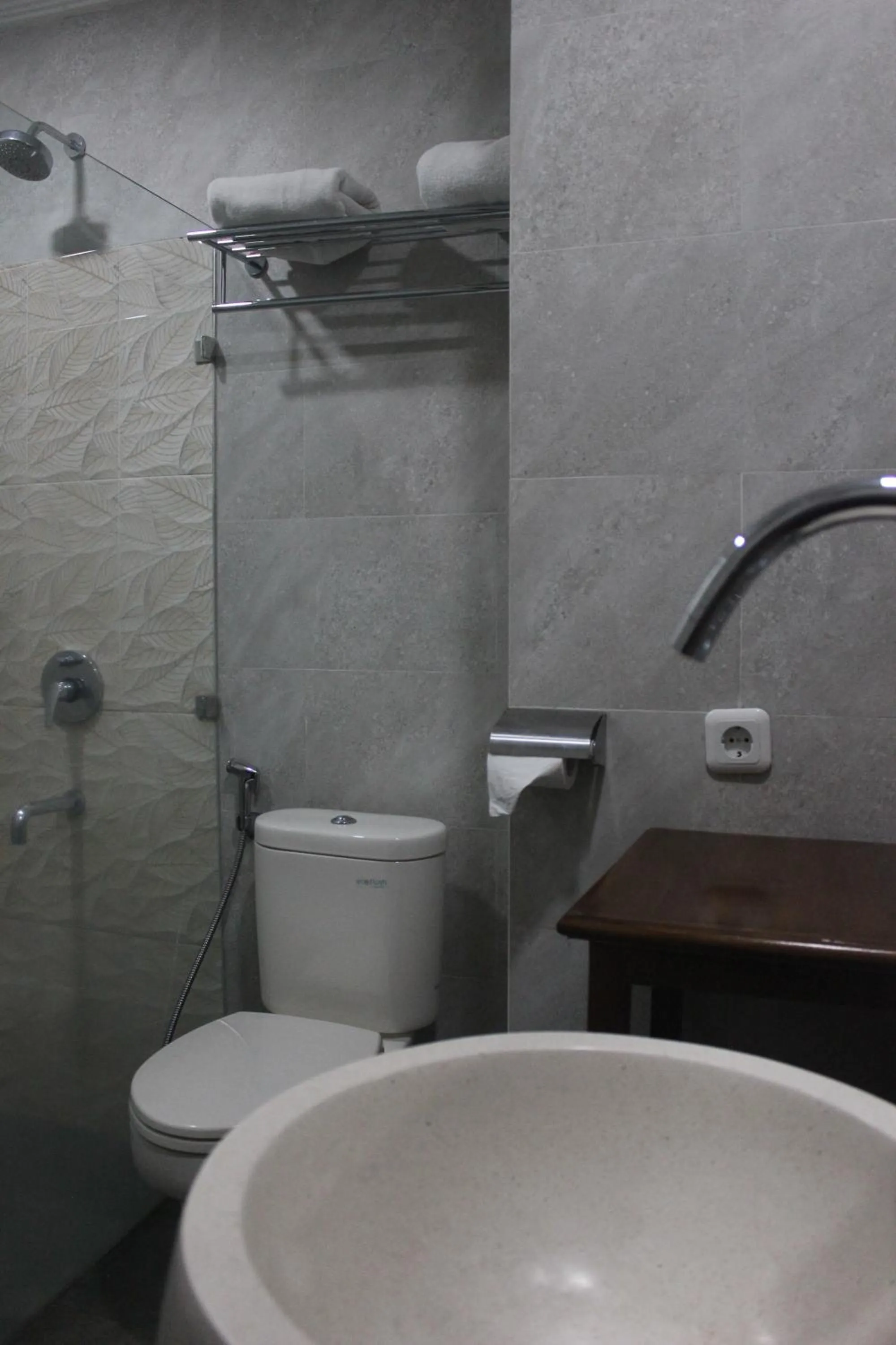 Bathroom in Onih Hotel