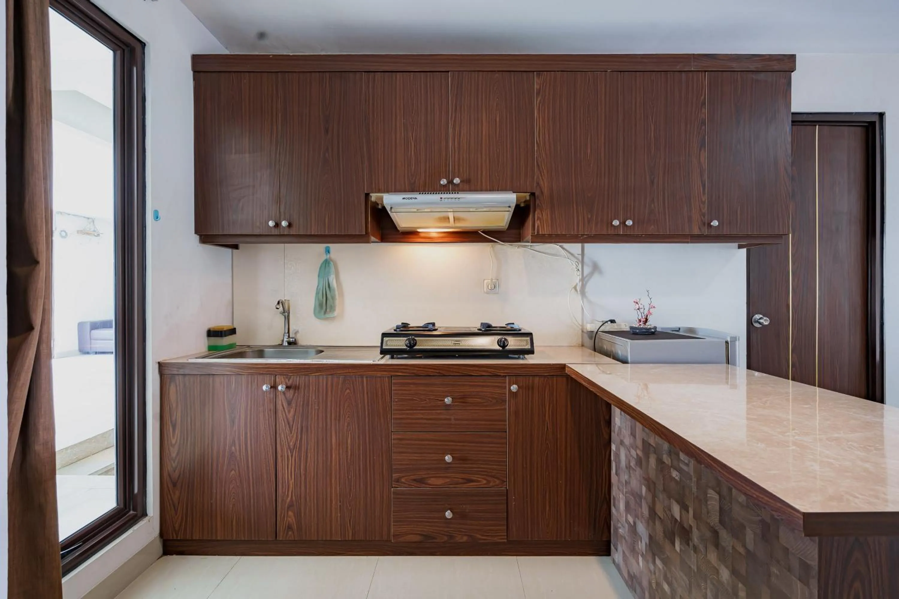 Kitchen or kitchenette in Sans Vibes Jasmine Suite TB Simatupang