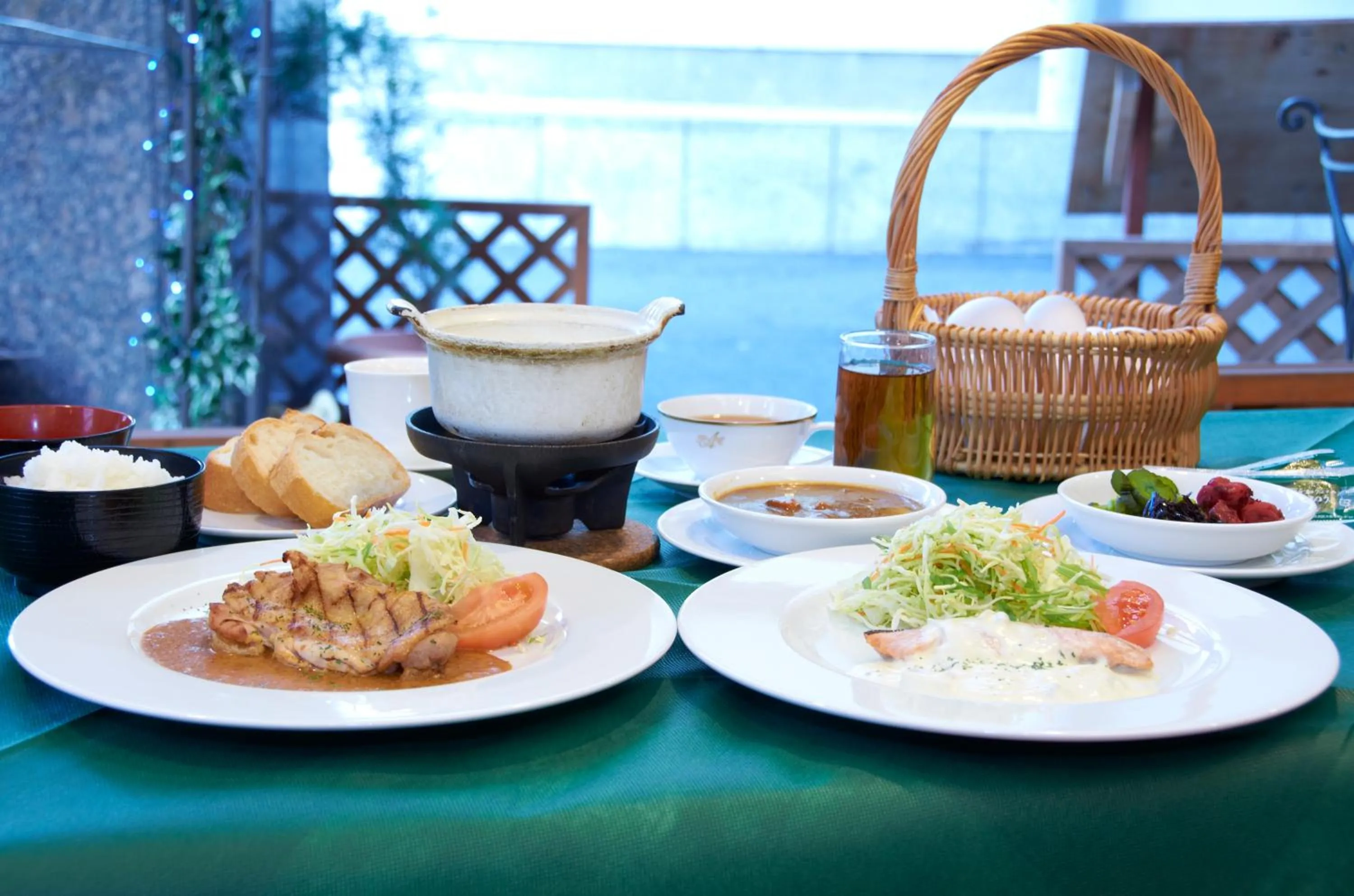 Food and drinks in Pearl Hotel Yaesu