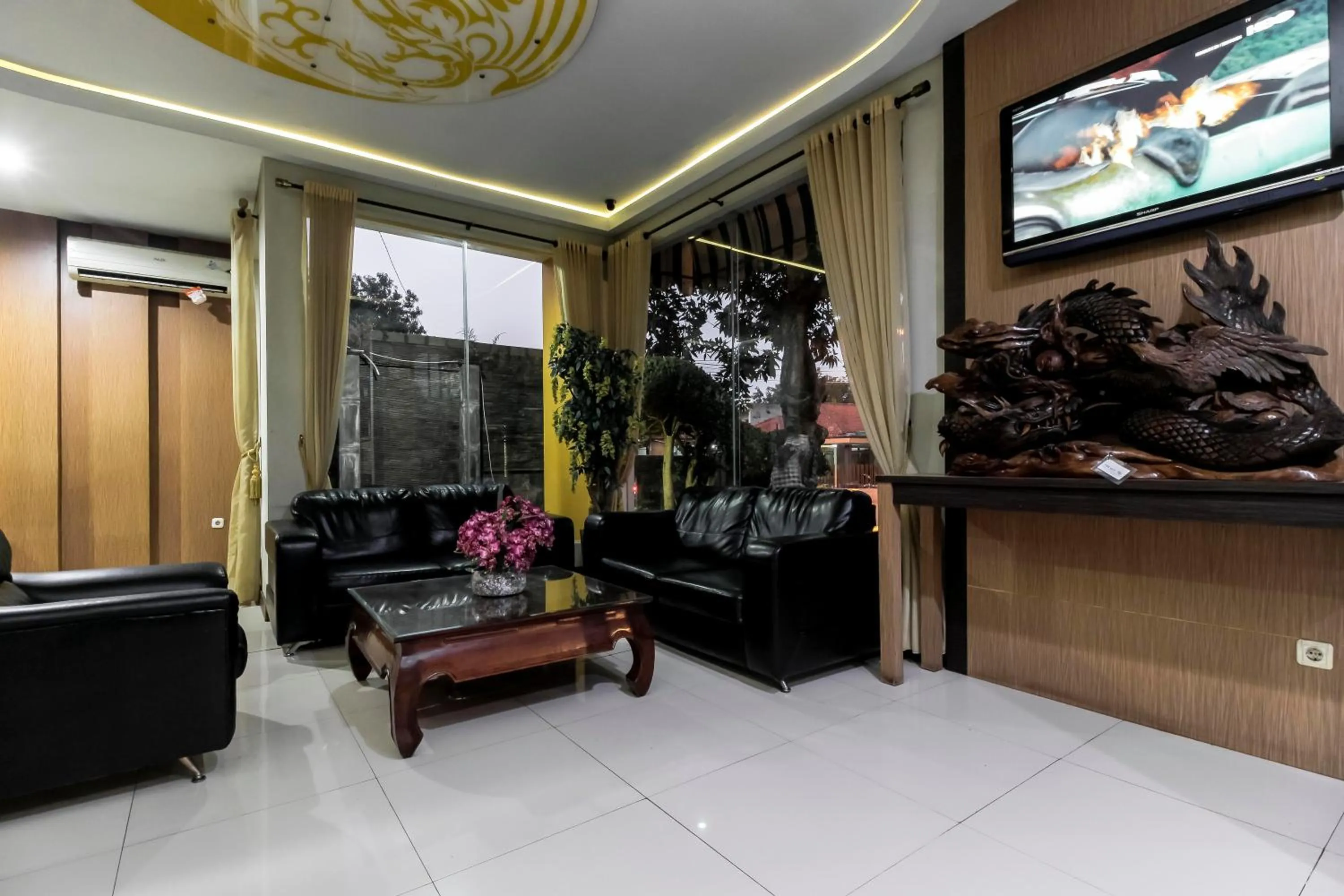 Lobby or reception in RedDoorz Plus @ Tuparev Cirebon