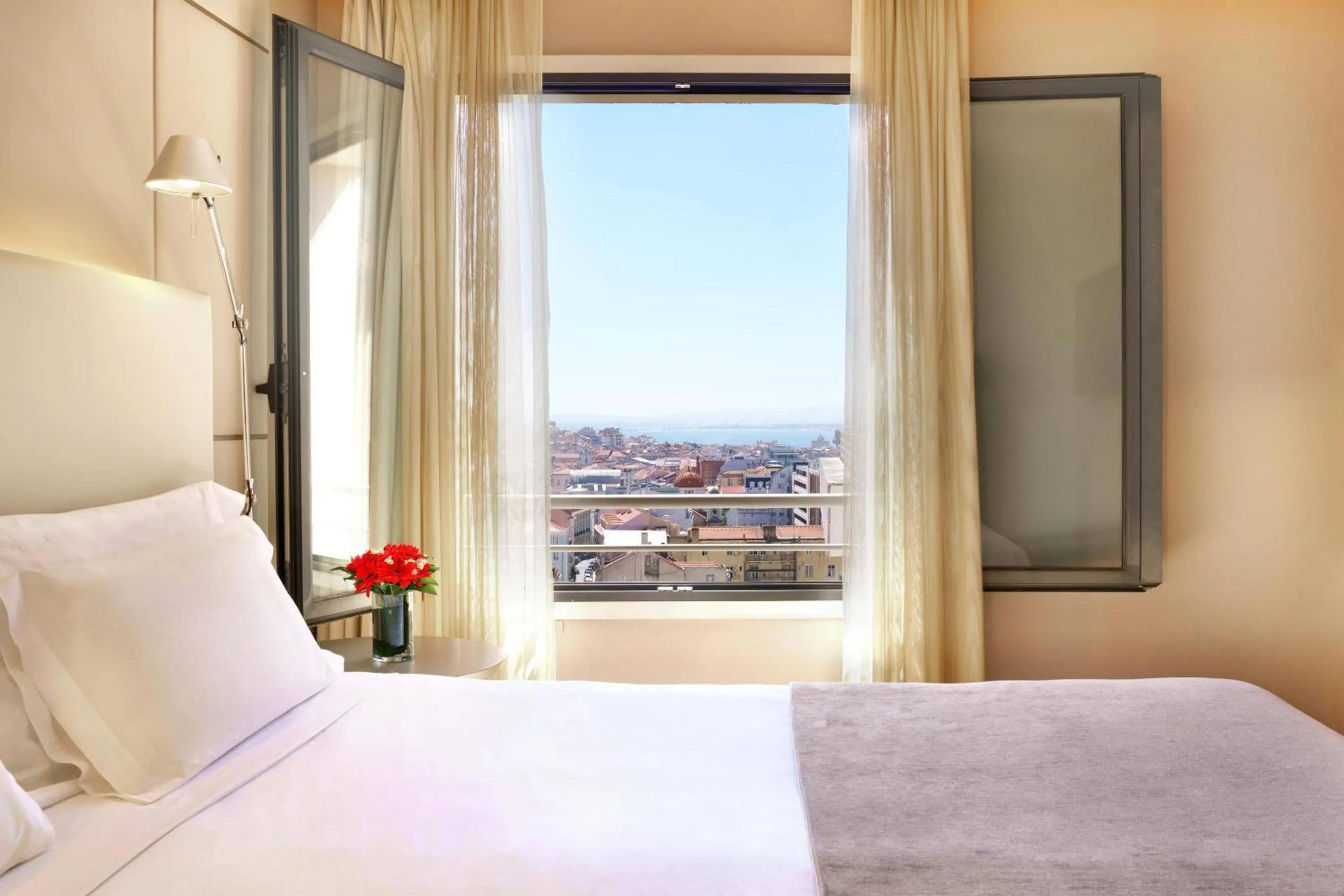 Bedroom, Bed in NH Collection Lisboa Liberdade