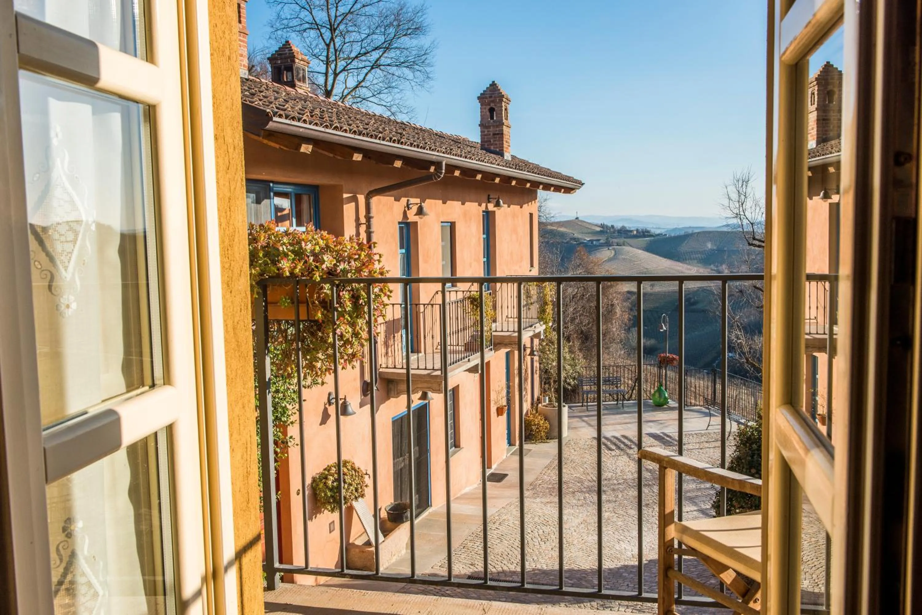 Inner courtyard view in Albergo Ristorante Garibaldi