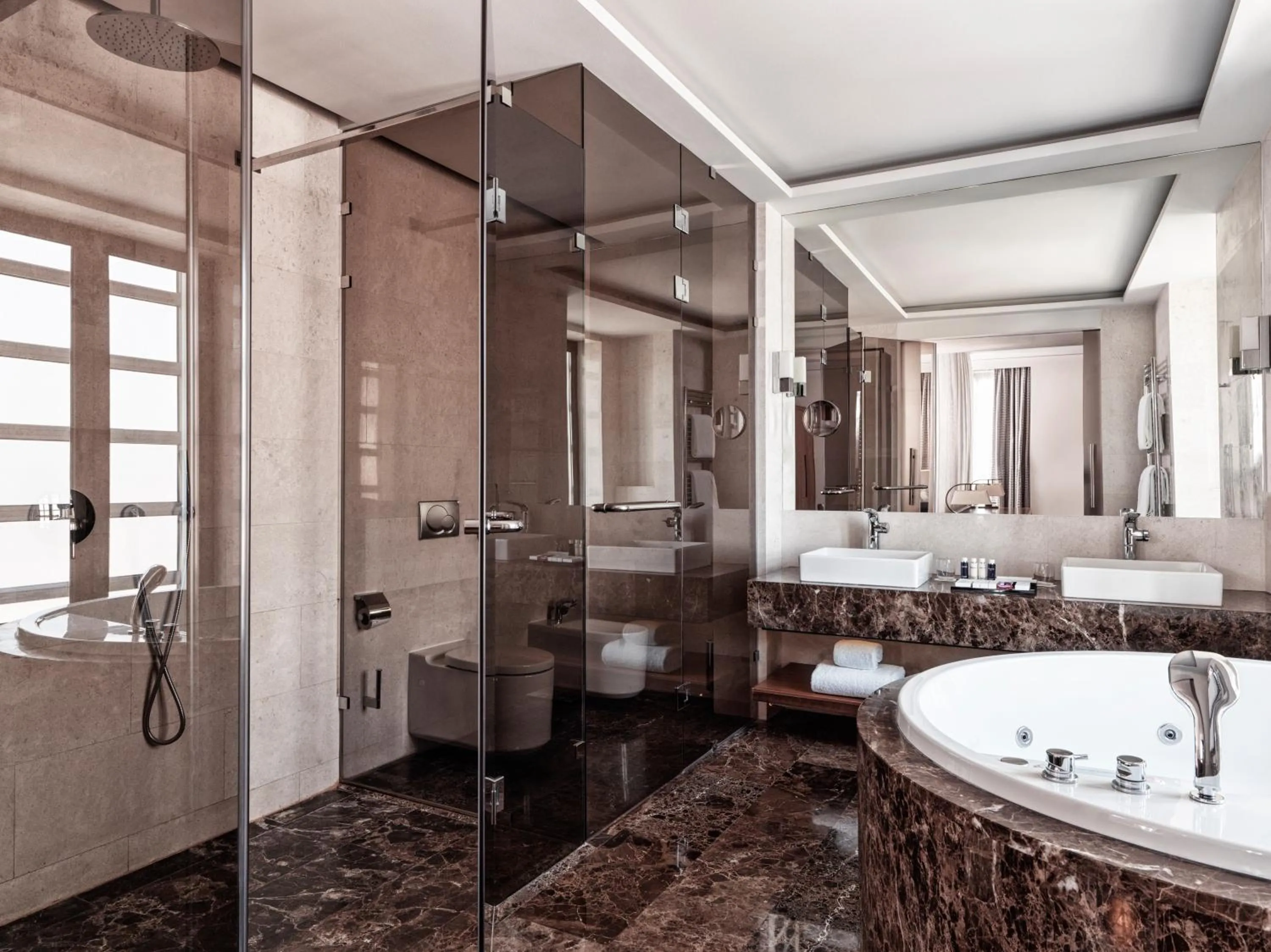 Hot Tub in Metropol Palace, Belgrade