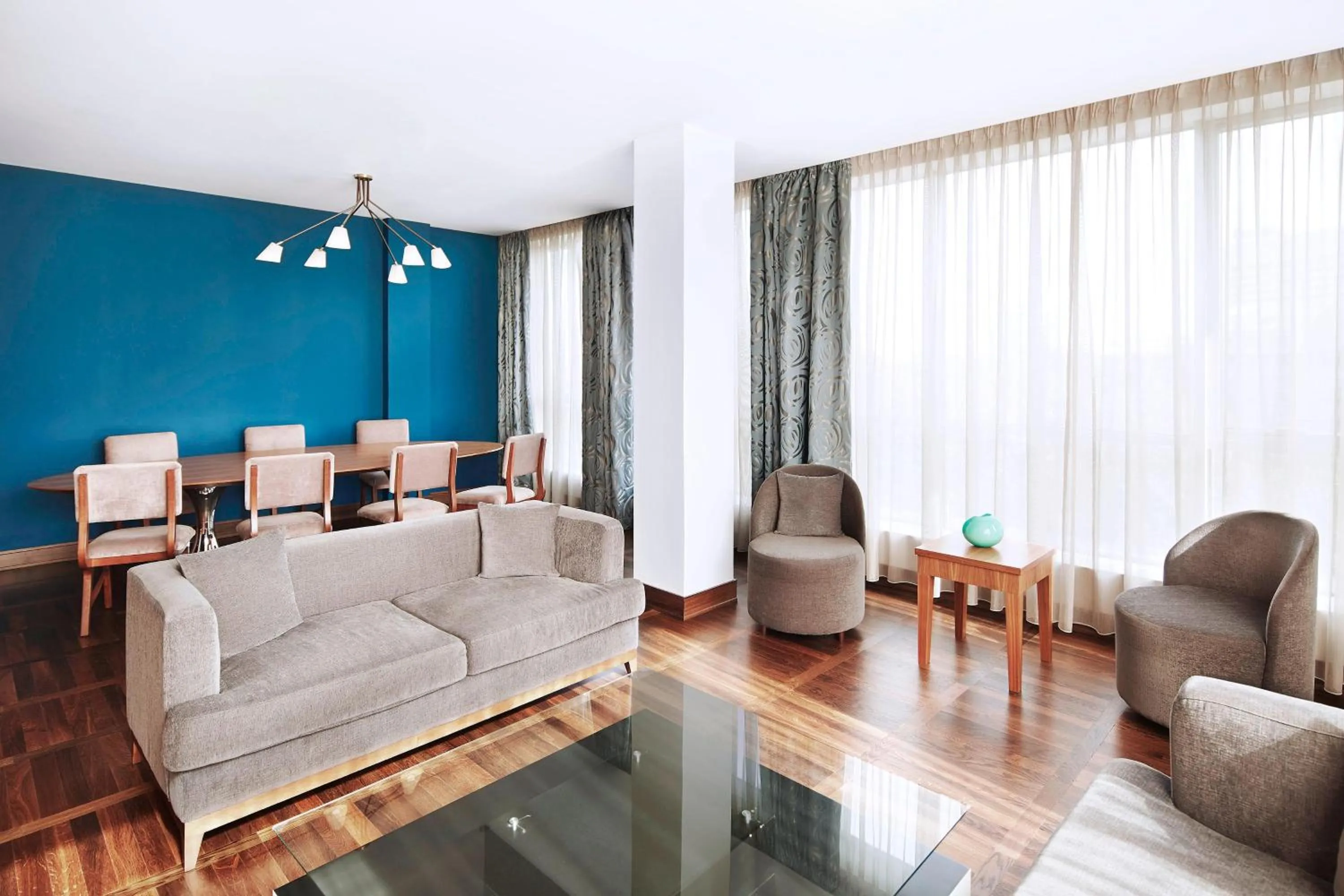 Photo of the whole room in Metropol Palace, Belgrade