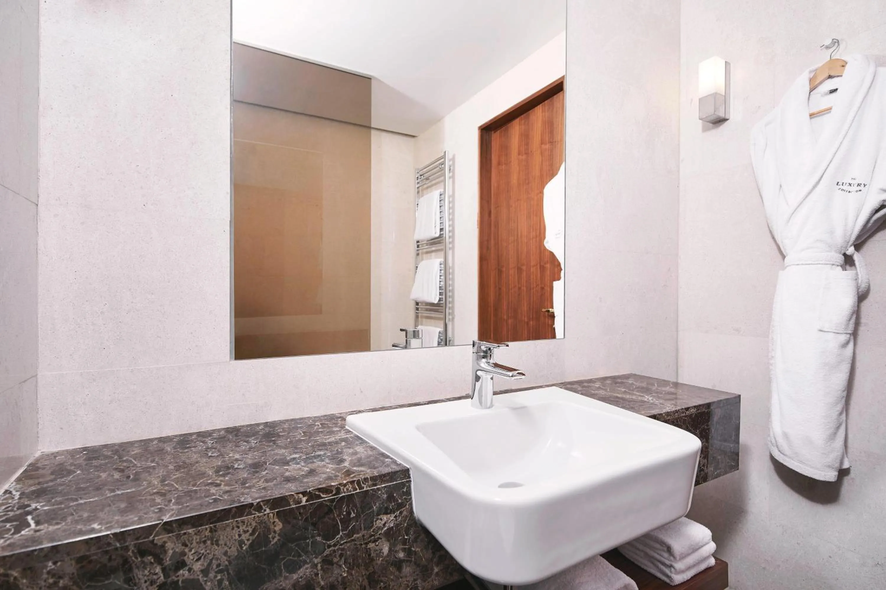 Bathroom in Metropol Palace, Belgrade