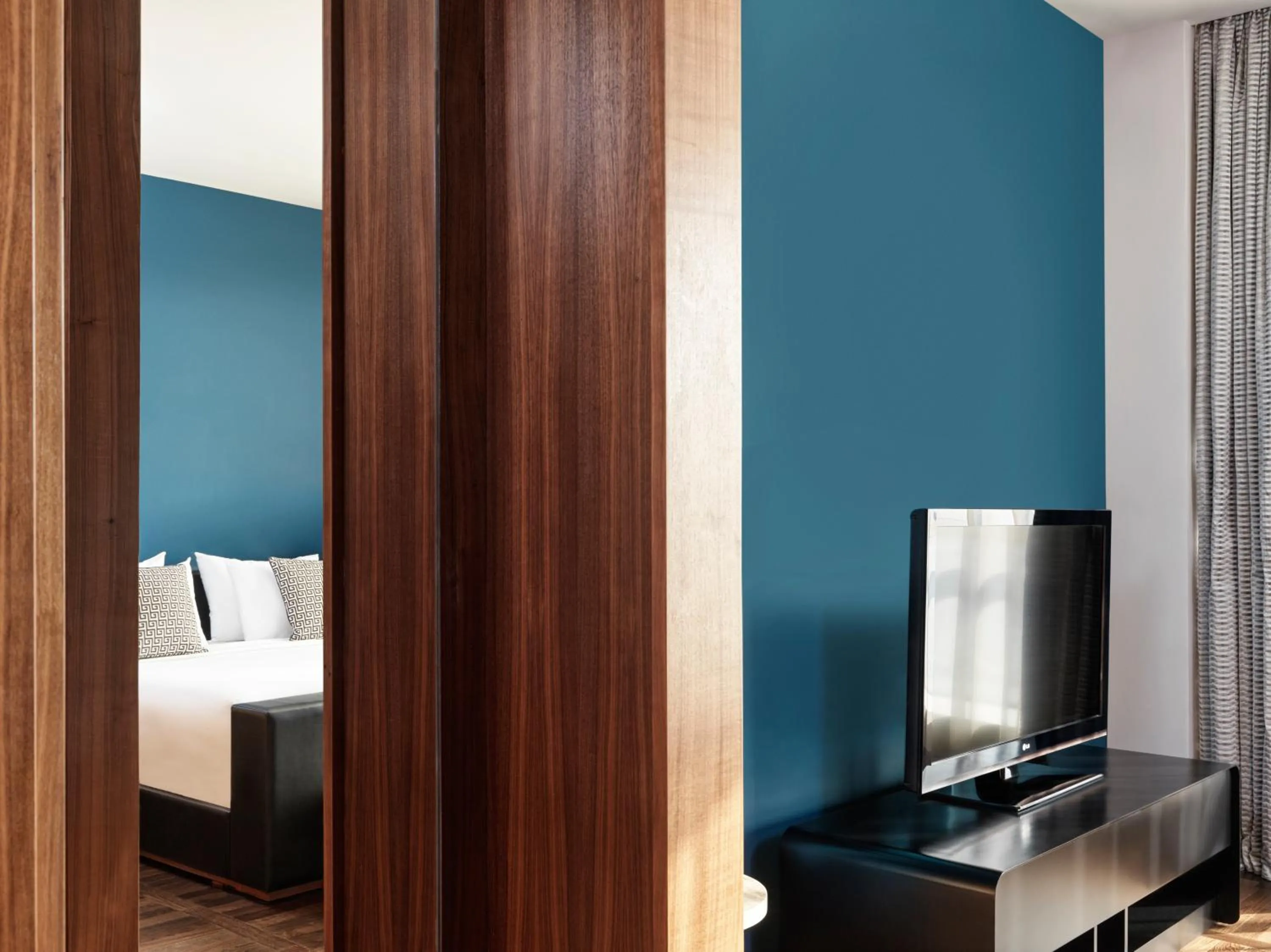 Communal lounge/ TV room, Bed in Metropol Palace, Belgrade