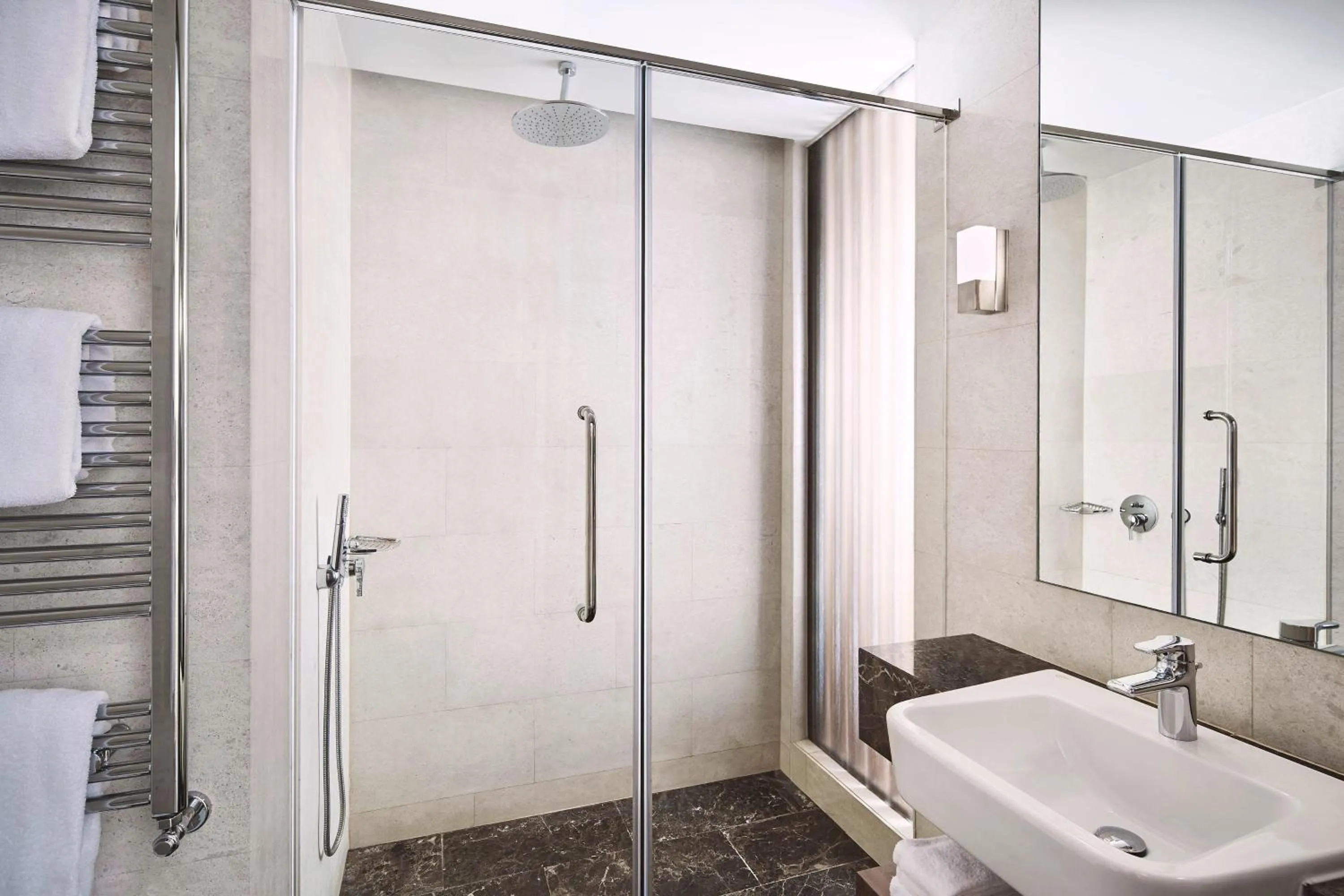 Bathroom in Metropol Palace, Belgrade