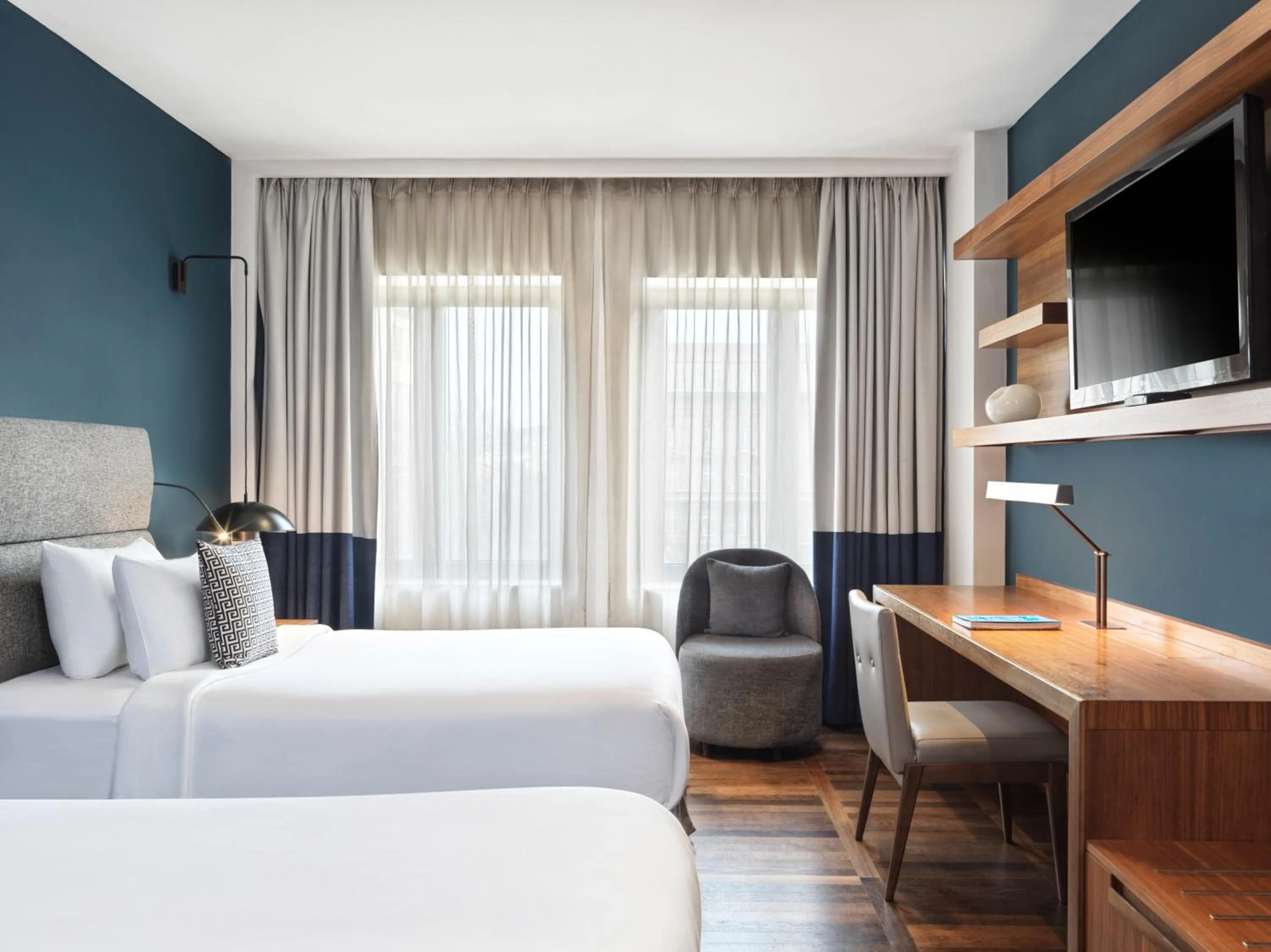 Communal lounge/ TV room, Bed in Metropol Palace, Belgrade