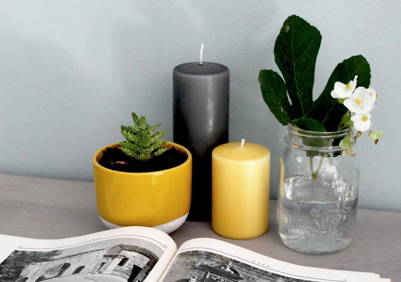 Decorative detail in il gabbiano giallo