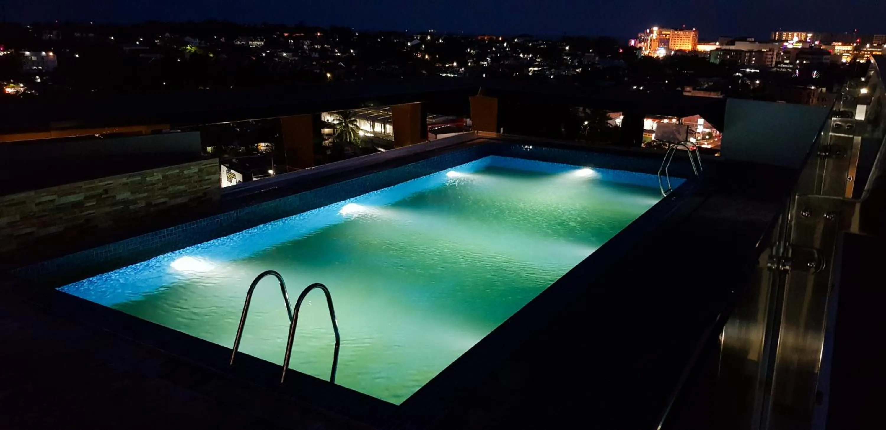 Swimming pool in MaxOneHotels @Balikpapan