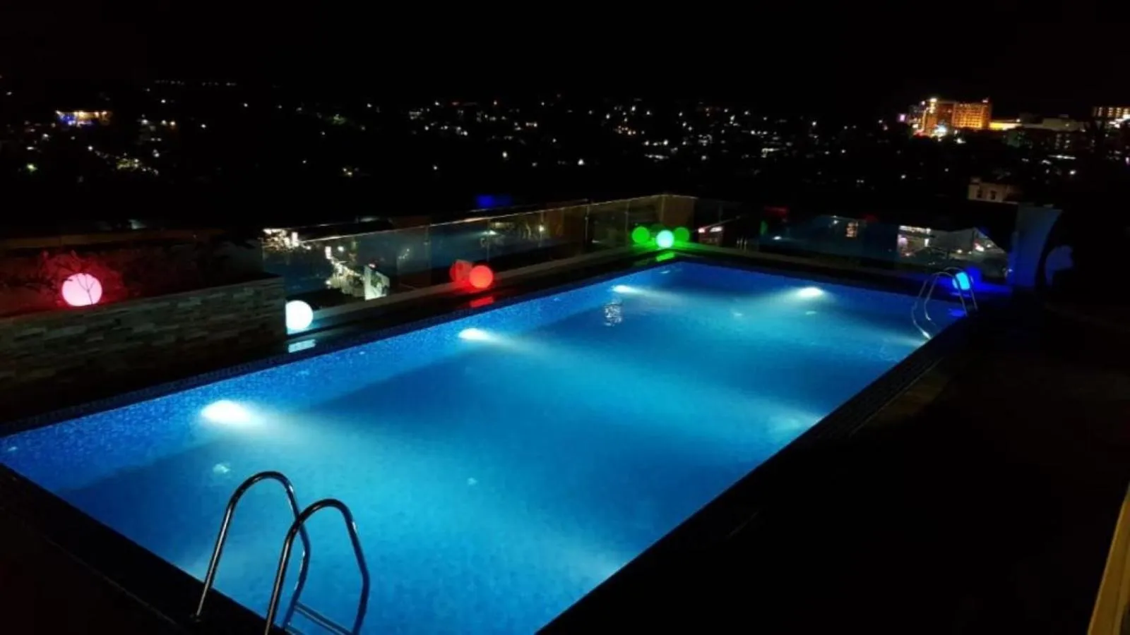 Swimming pool in MaxOneHotels @Balikpapan