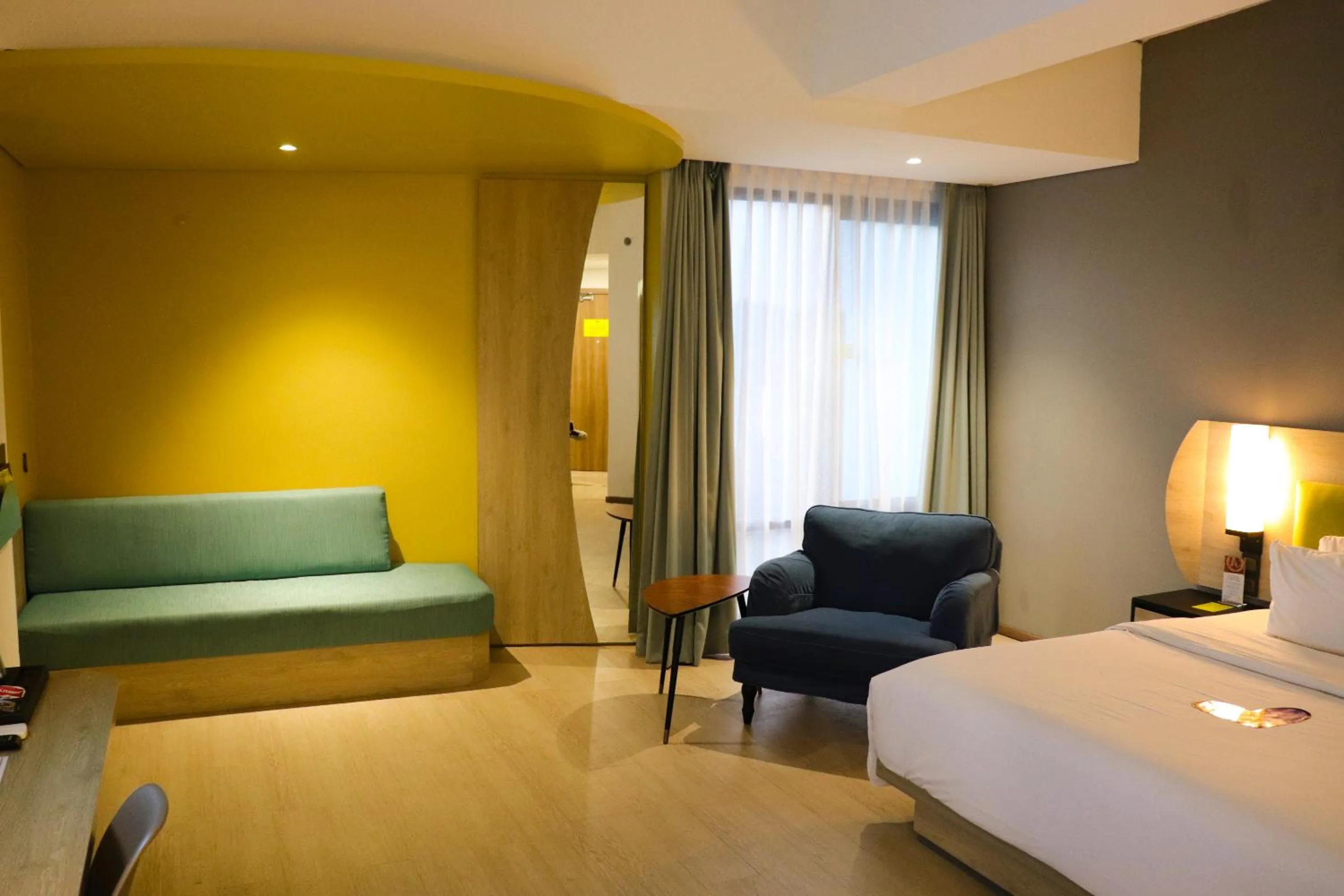 Living room, Bed in MaxOneHotels @Balikpapan