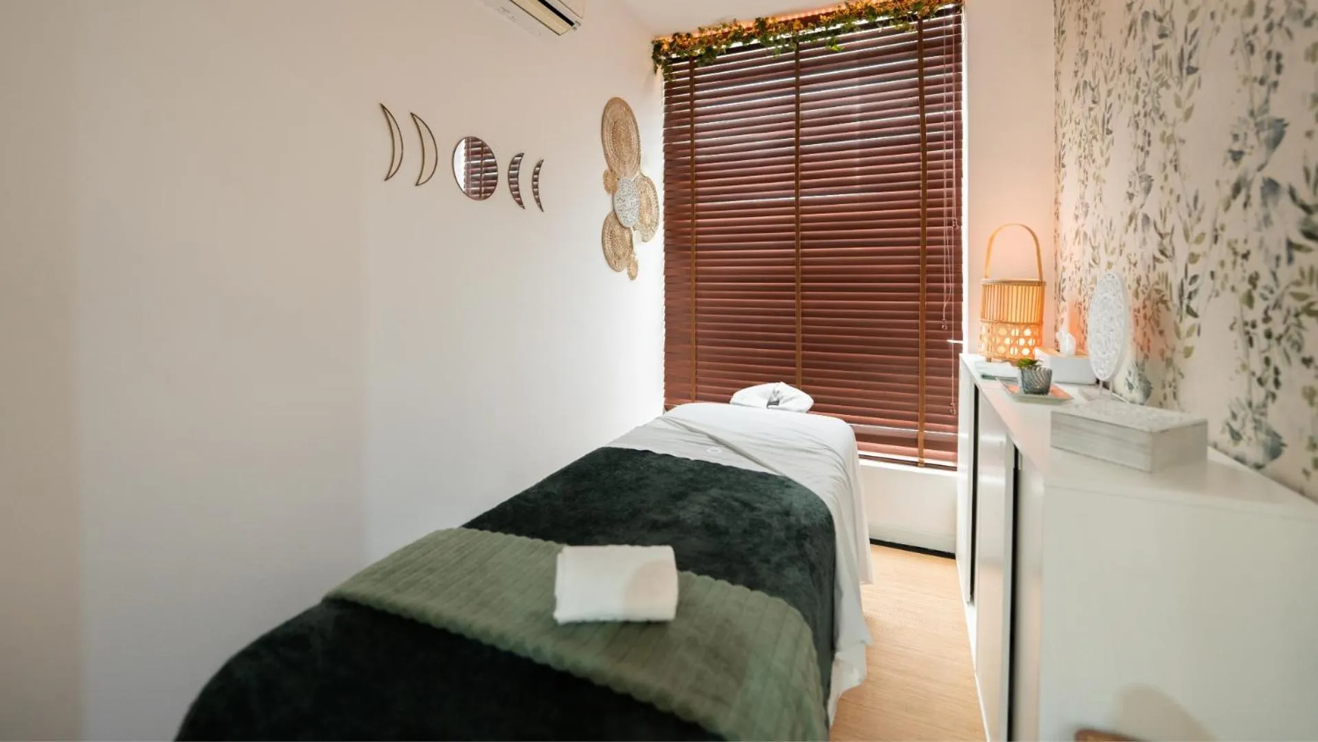 hair dresser, Bed in Algarve Casino Hotel