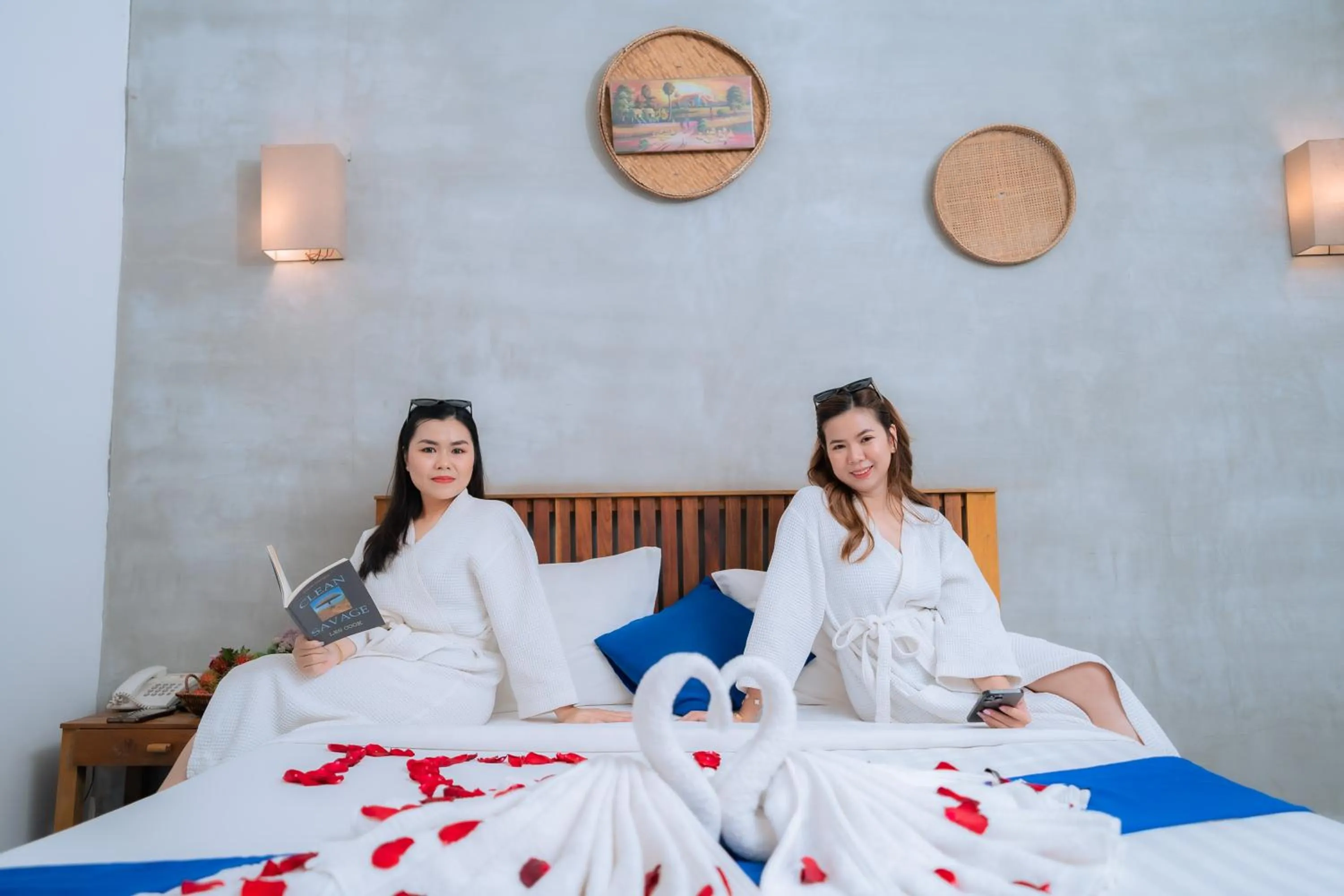 People, Bed in Grand Elevation Hotel