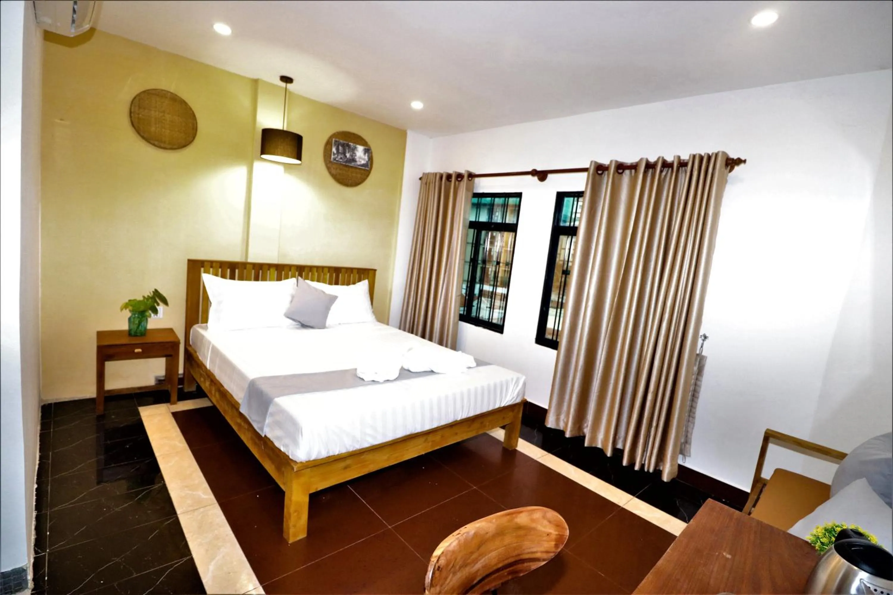 Bedroom, Bed in Grand Elevation Hotel