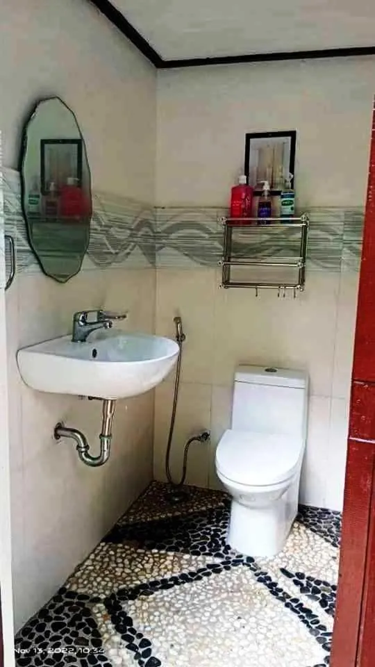 Toilet in Victordelia Hilltop Hostel