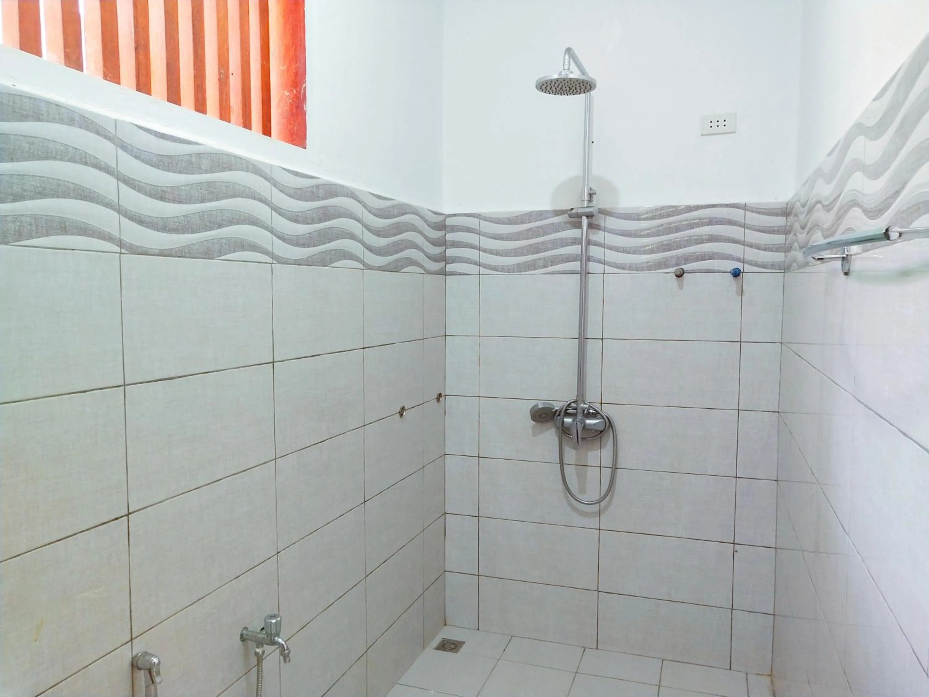 Shower in Victordelia Hilltop Hostel