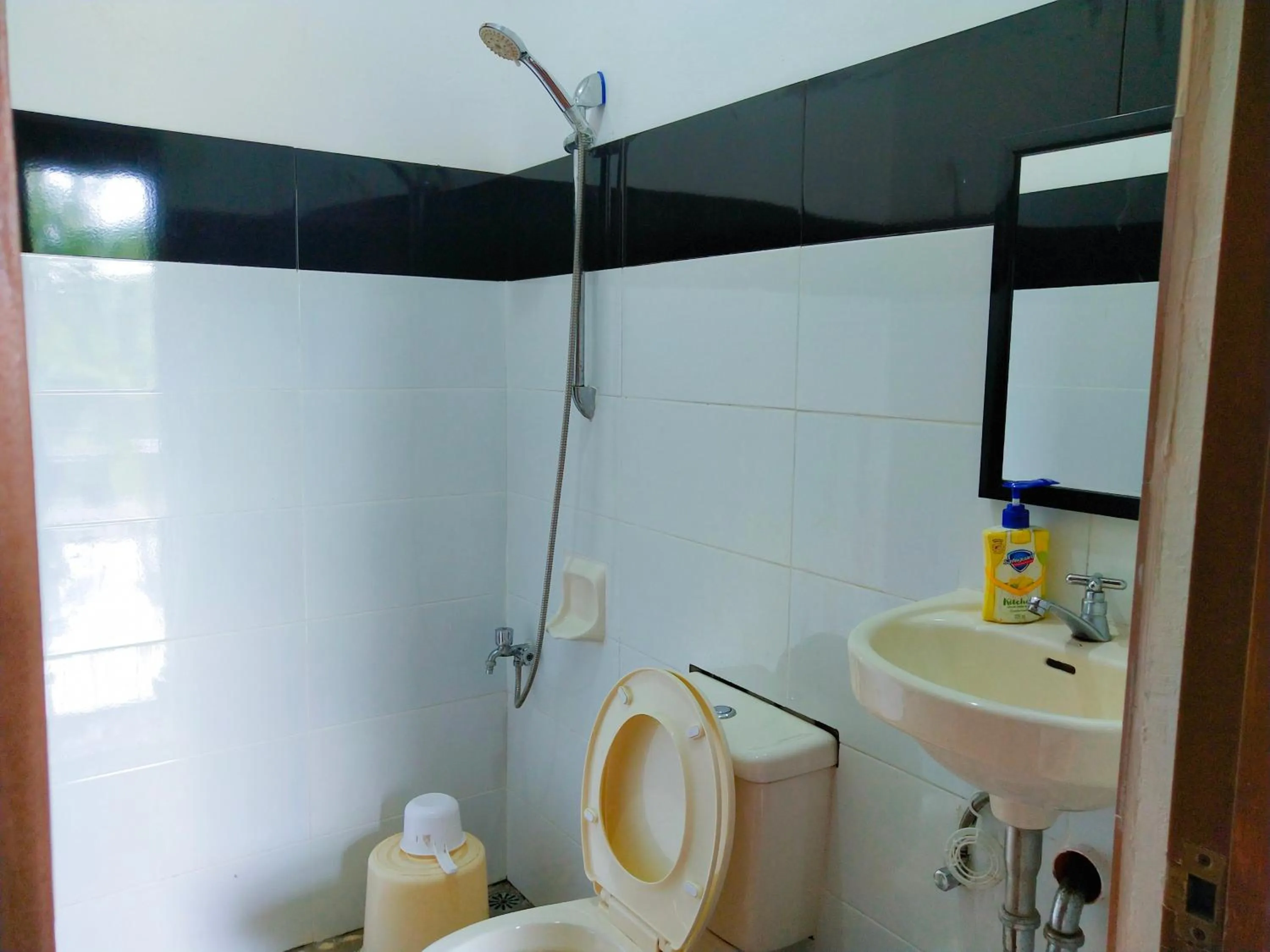 Shower in Victordelia Hilltop Hostel