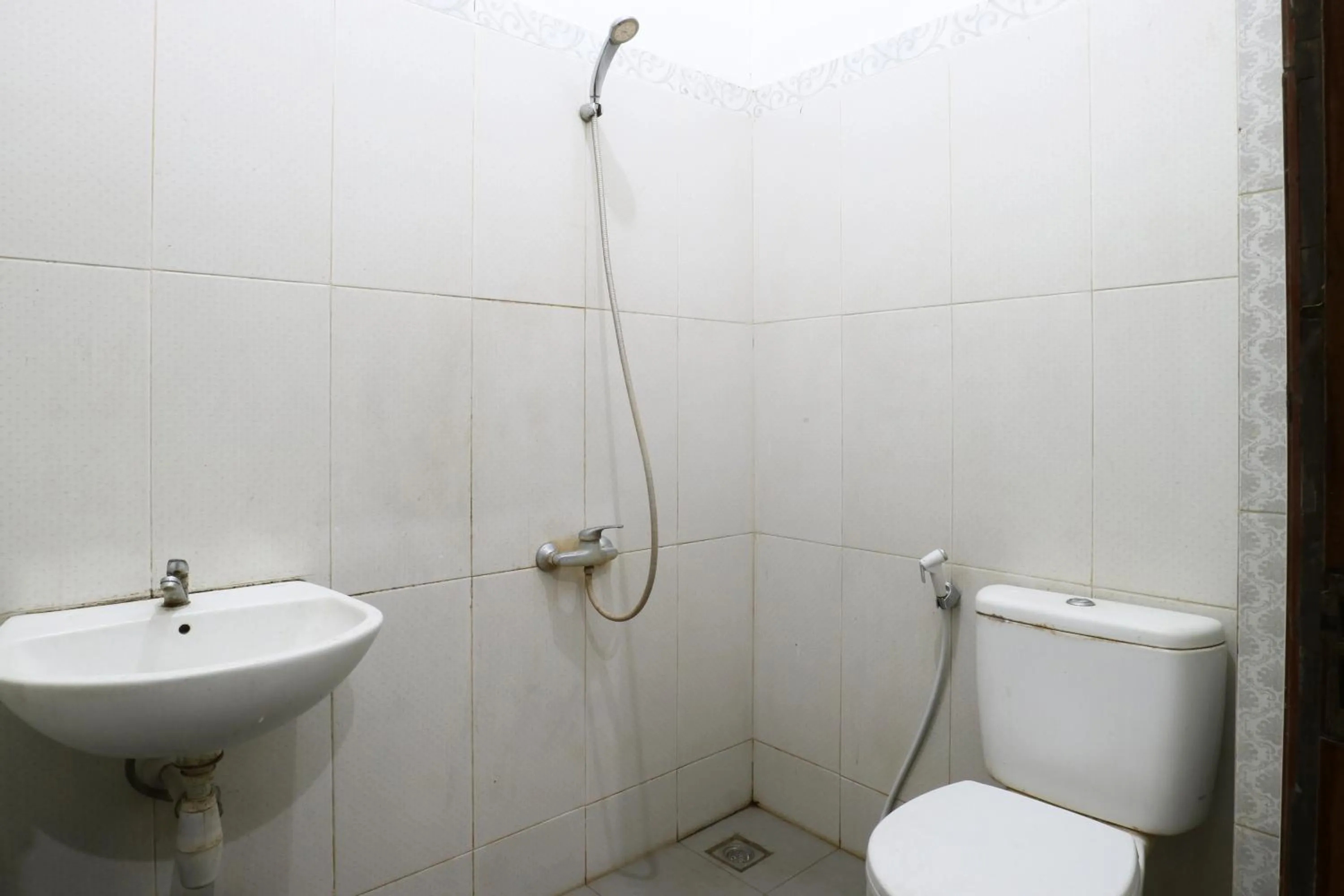 Bathroom in Kartika Syariah Homestay by Stayku