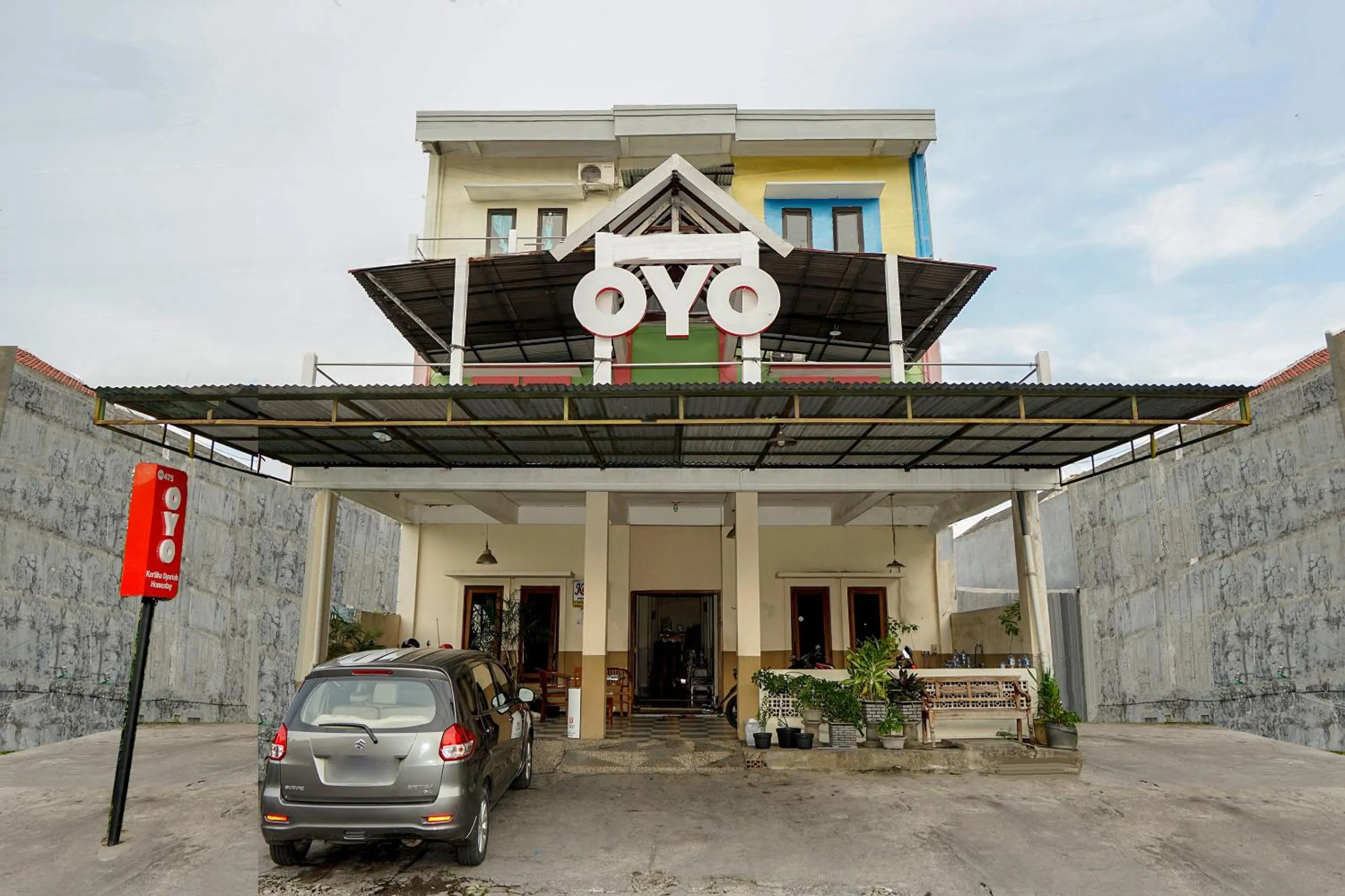Facade/entrance in Kartika Syariah Homestay by Stayku