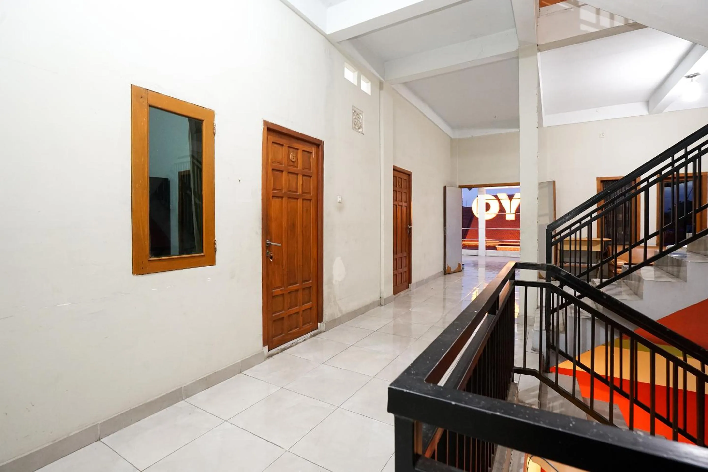 Balcony/Terrace in Kartika Syariah Homestay by Stayku