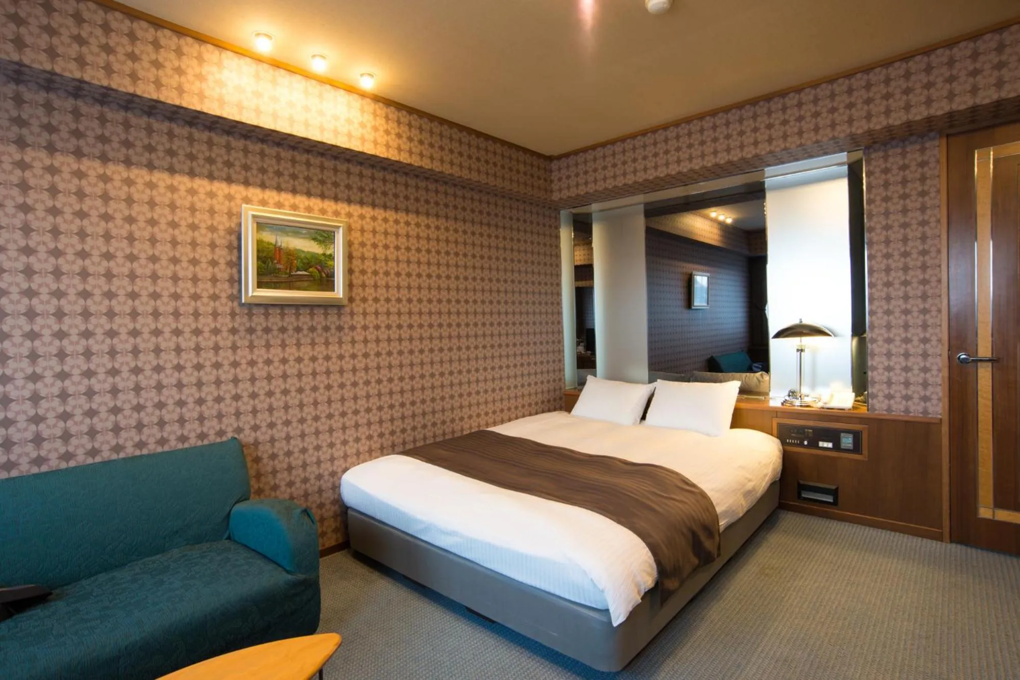 Bed in Hotel Suncrest