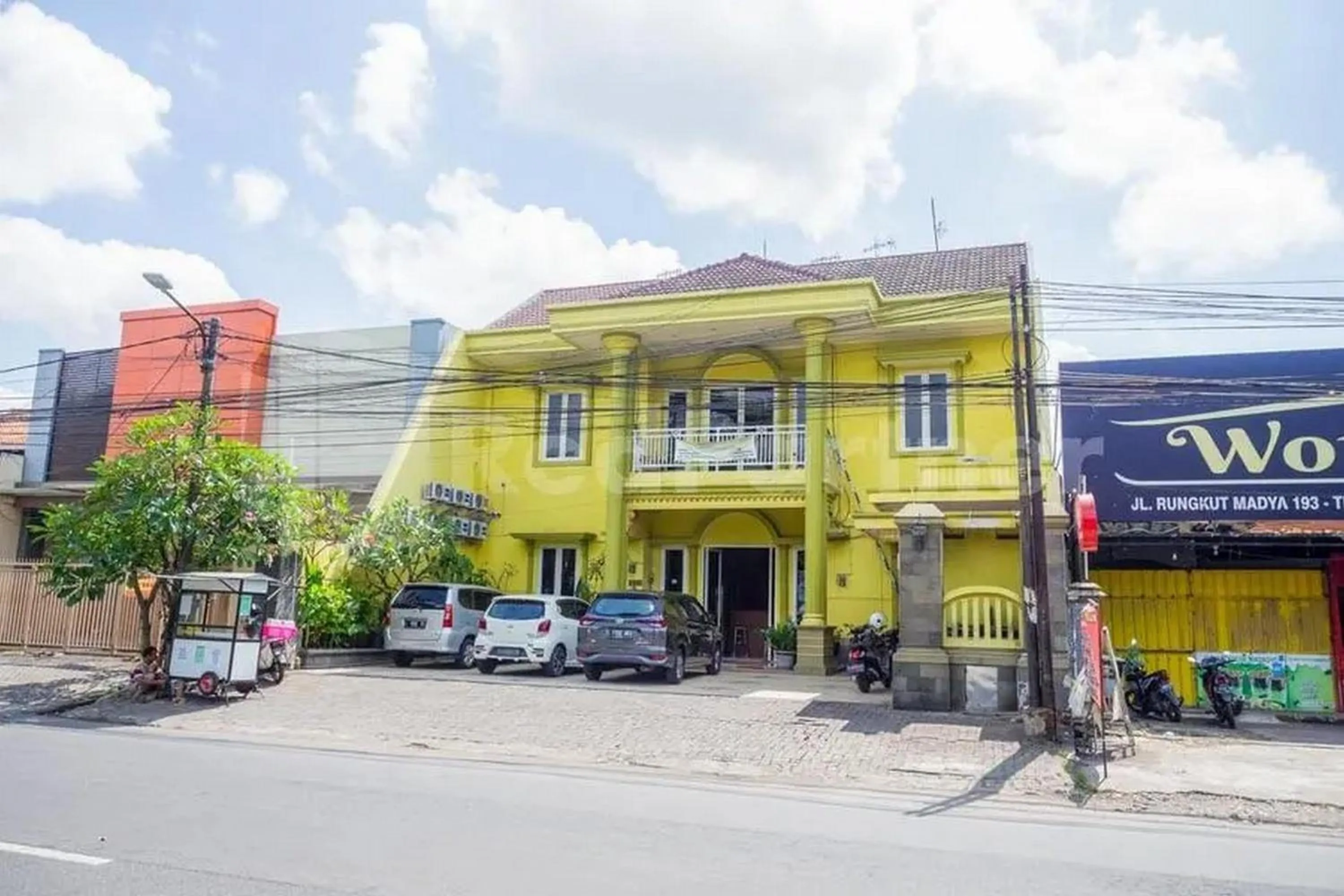 Property building in Homestay Babussalam Rungkut Mitra RedDoorz