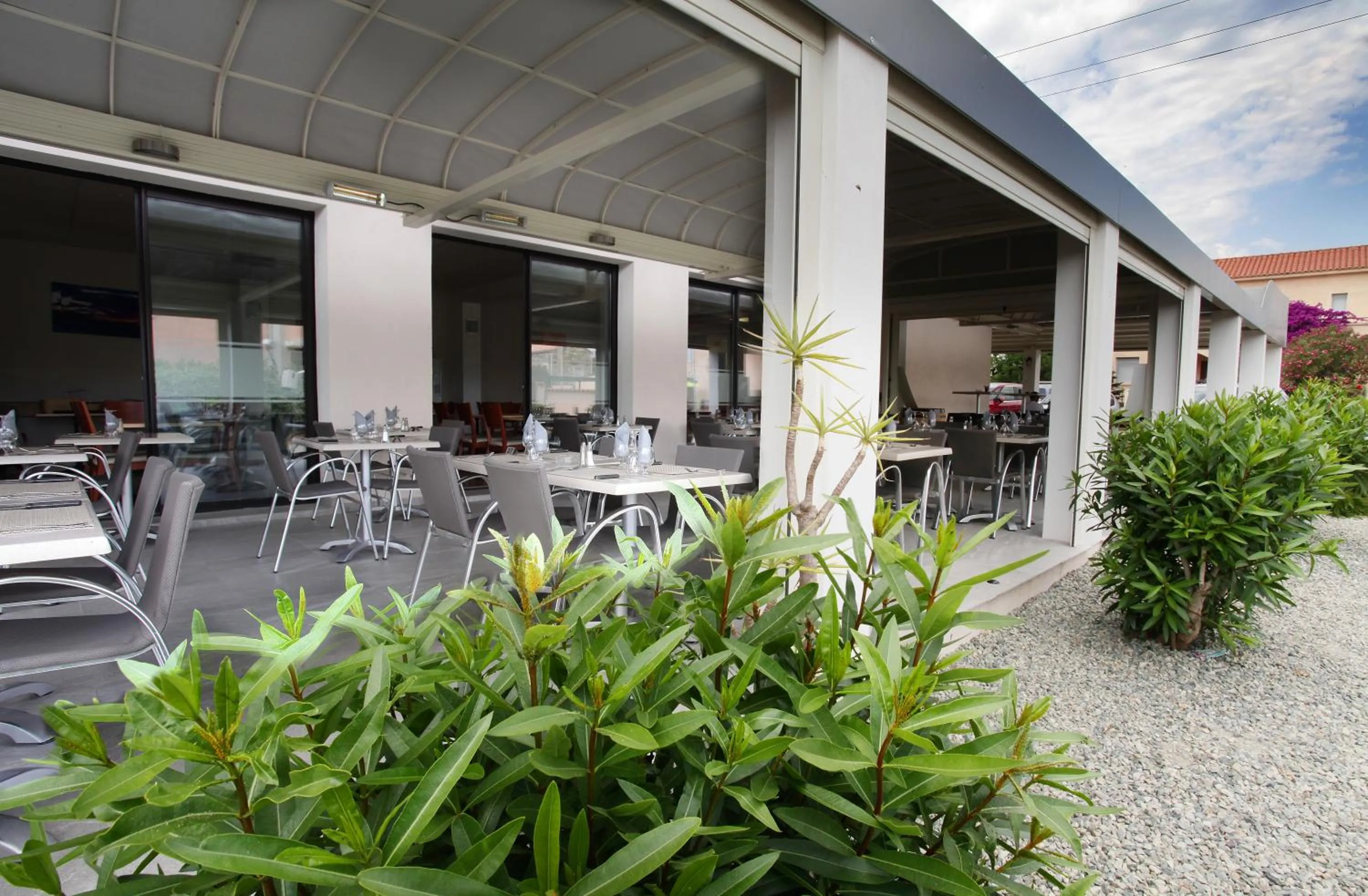 Patio in Hôtel Des Nacres