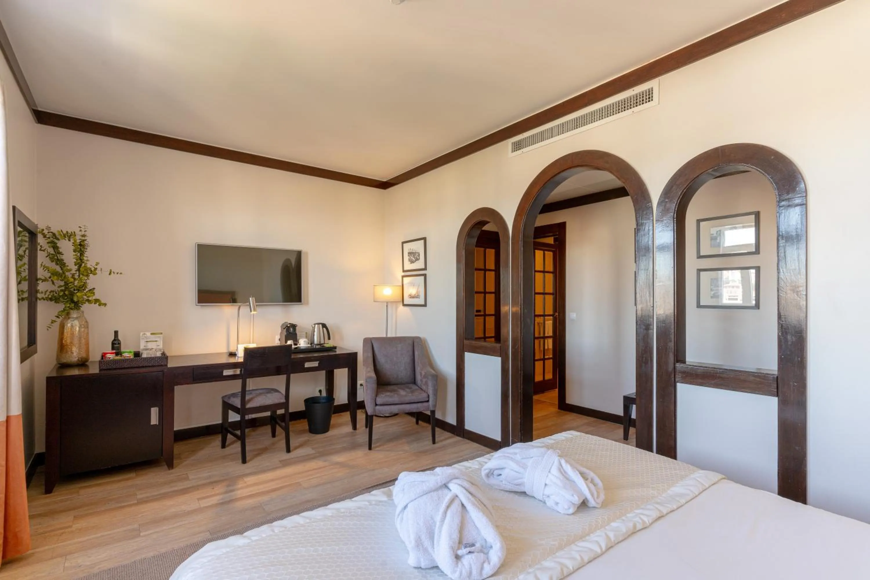 Photo of the whole room, Bed in Hotel Inglaterra - Charme & Boutique