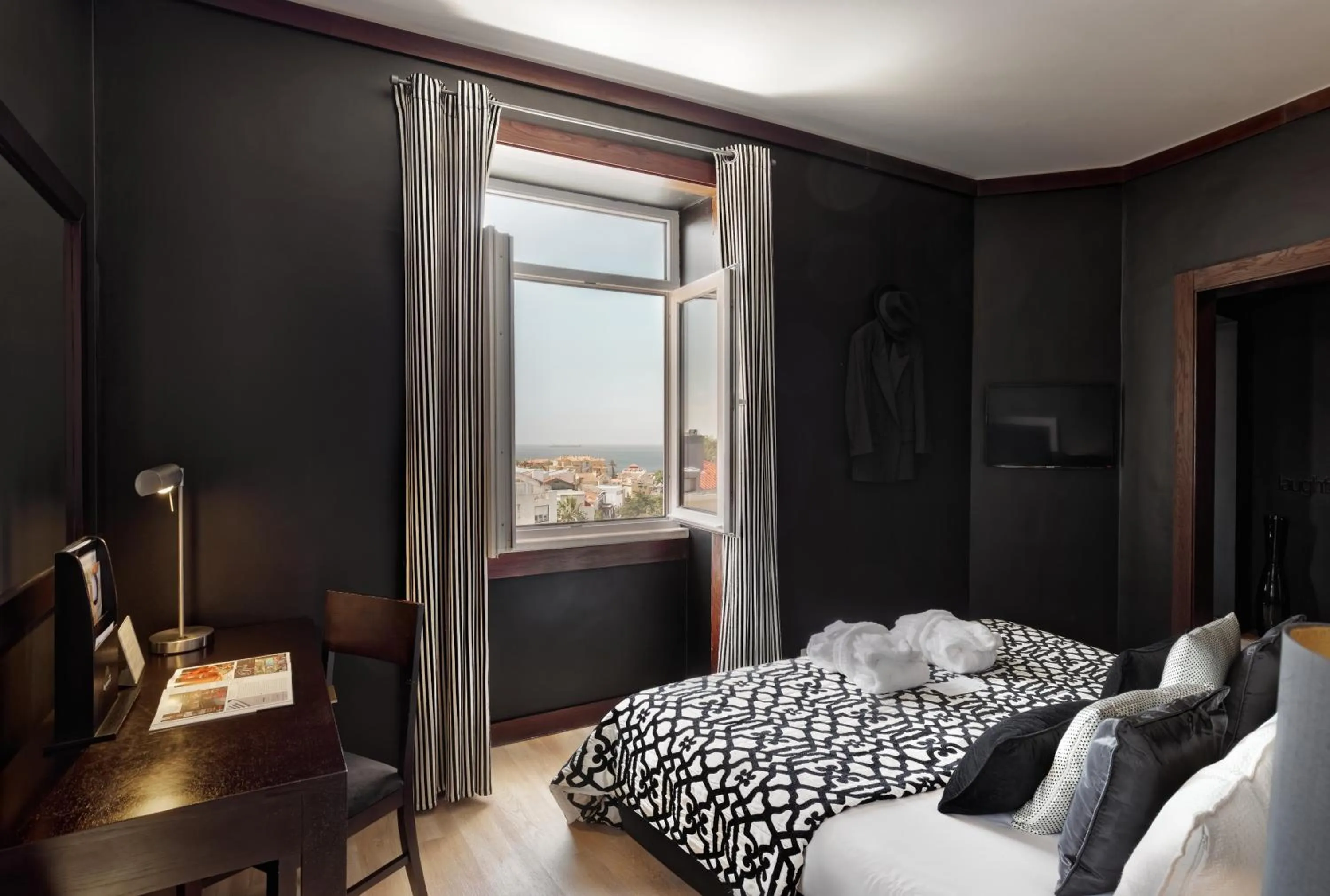 Bedroom, Bed in Hotel Inglaterra - Charme & Boutique