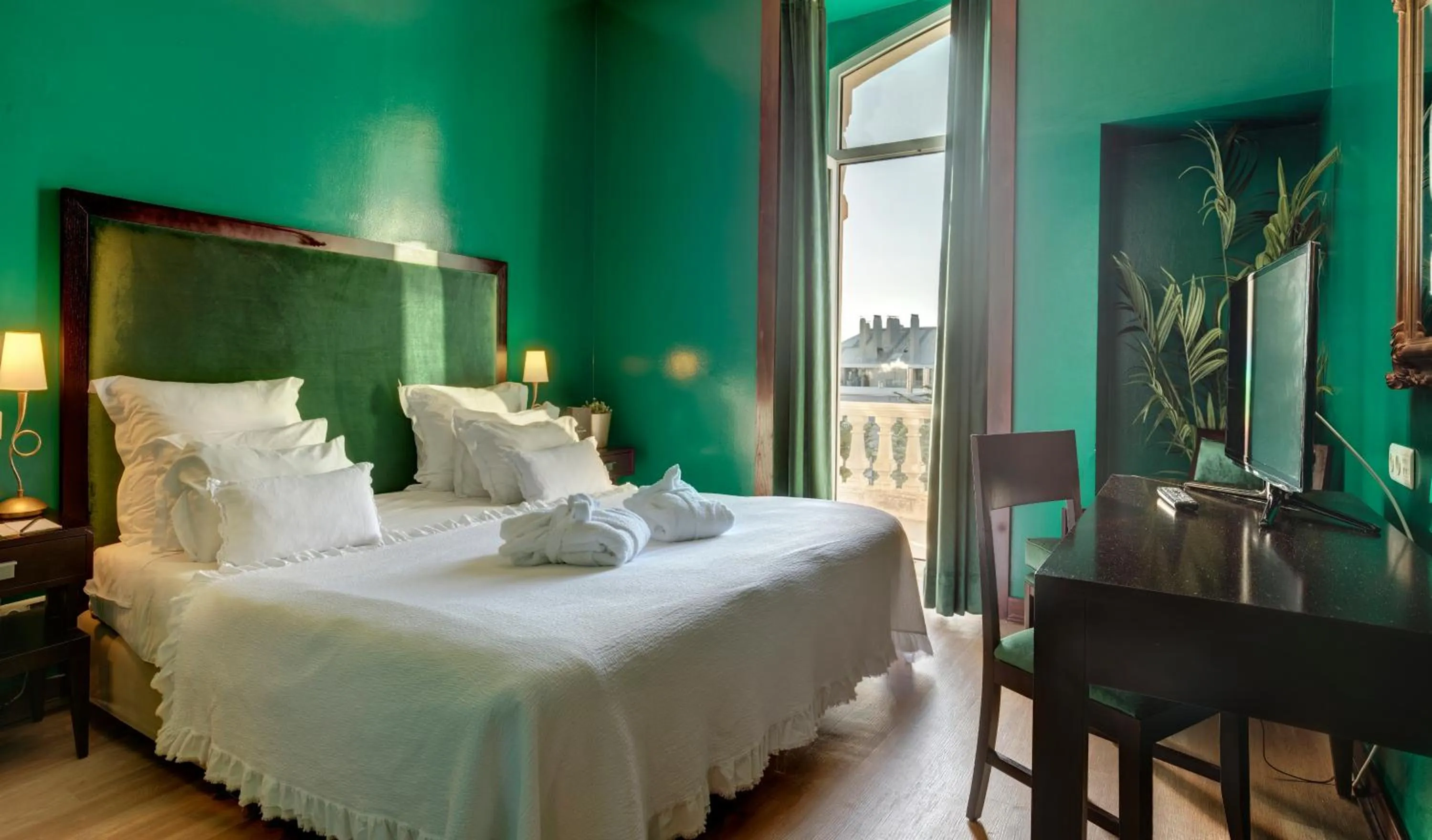 Bedroom, Bed in Hotel Inglaterra - Charme & Boutique