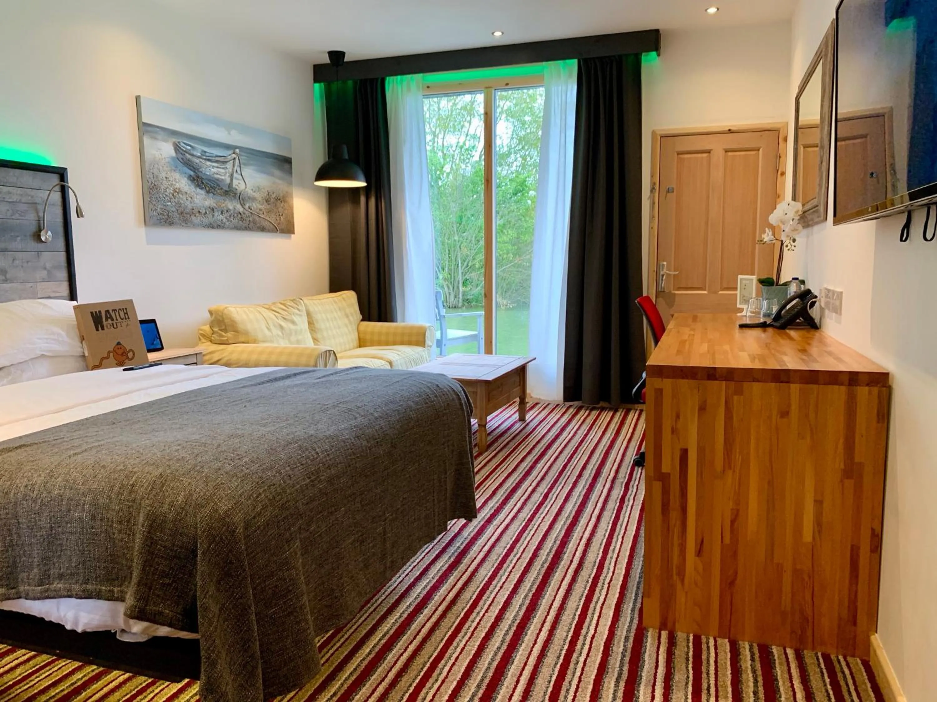 Balcony/Terrace, Bed in TheWaterfrontLodges