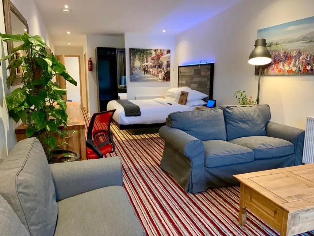 Suite with Hot Tub in TheWaterfrontLodges Suite with Hot Tub in TheWaterfrontLodges