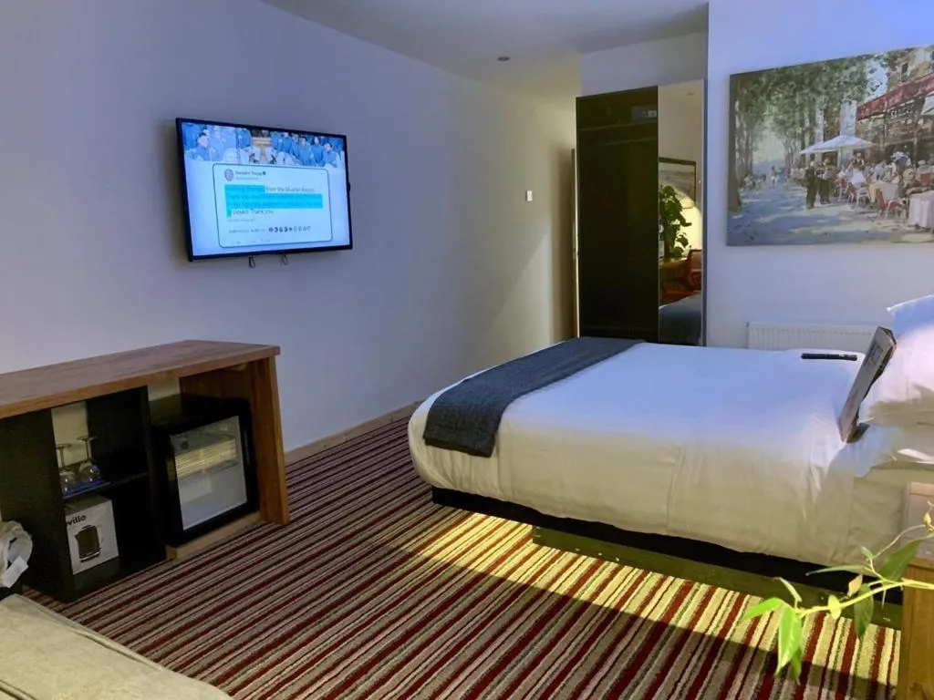 Bedroom, Bed in The Waterfront Lodges