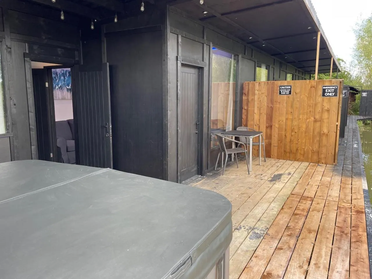 Hot Tub in TheWaterfrontLodges