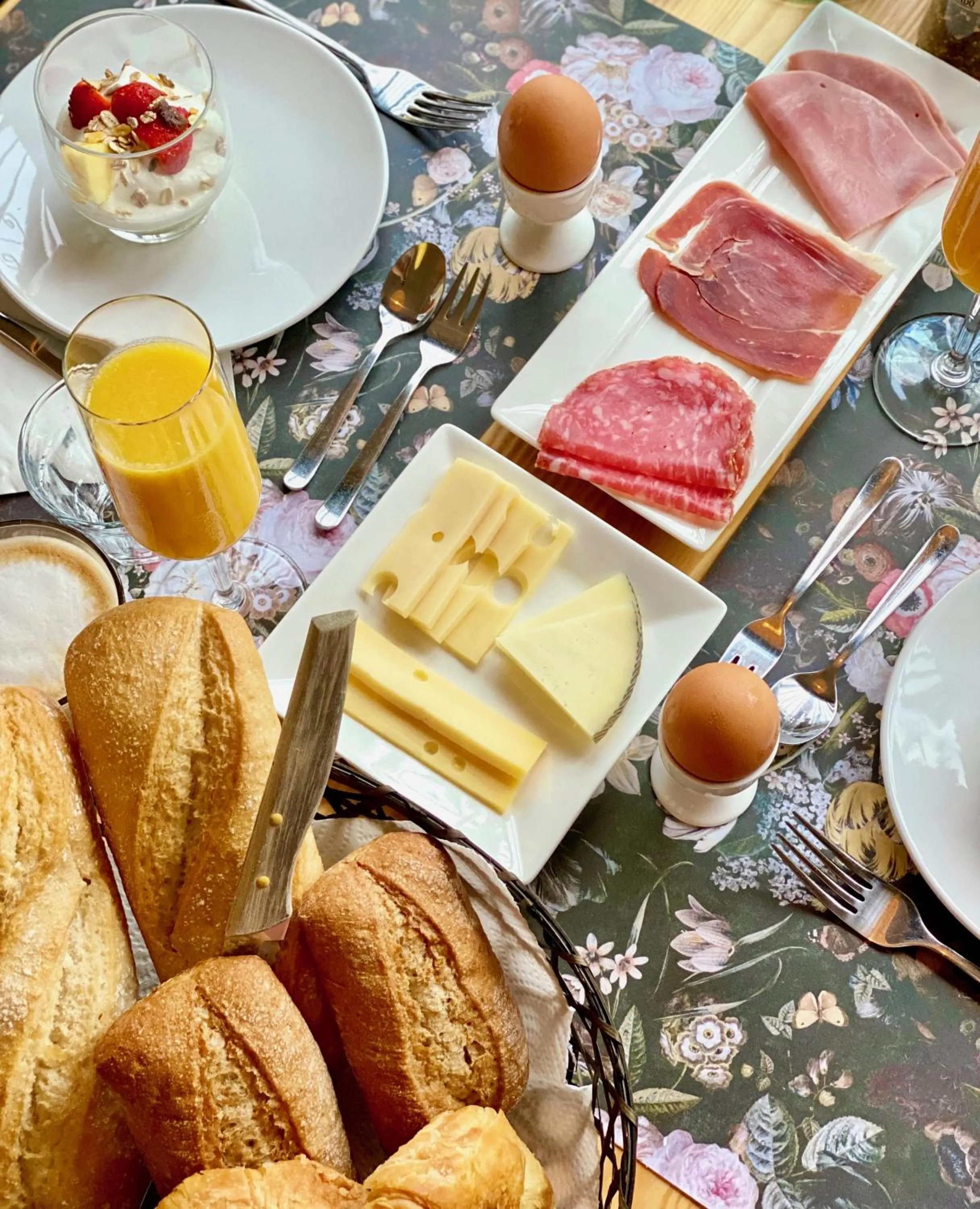 Breakfast in Casa de Los Lirios