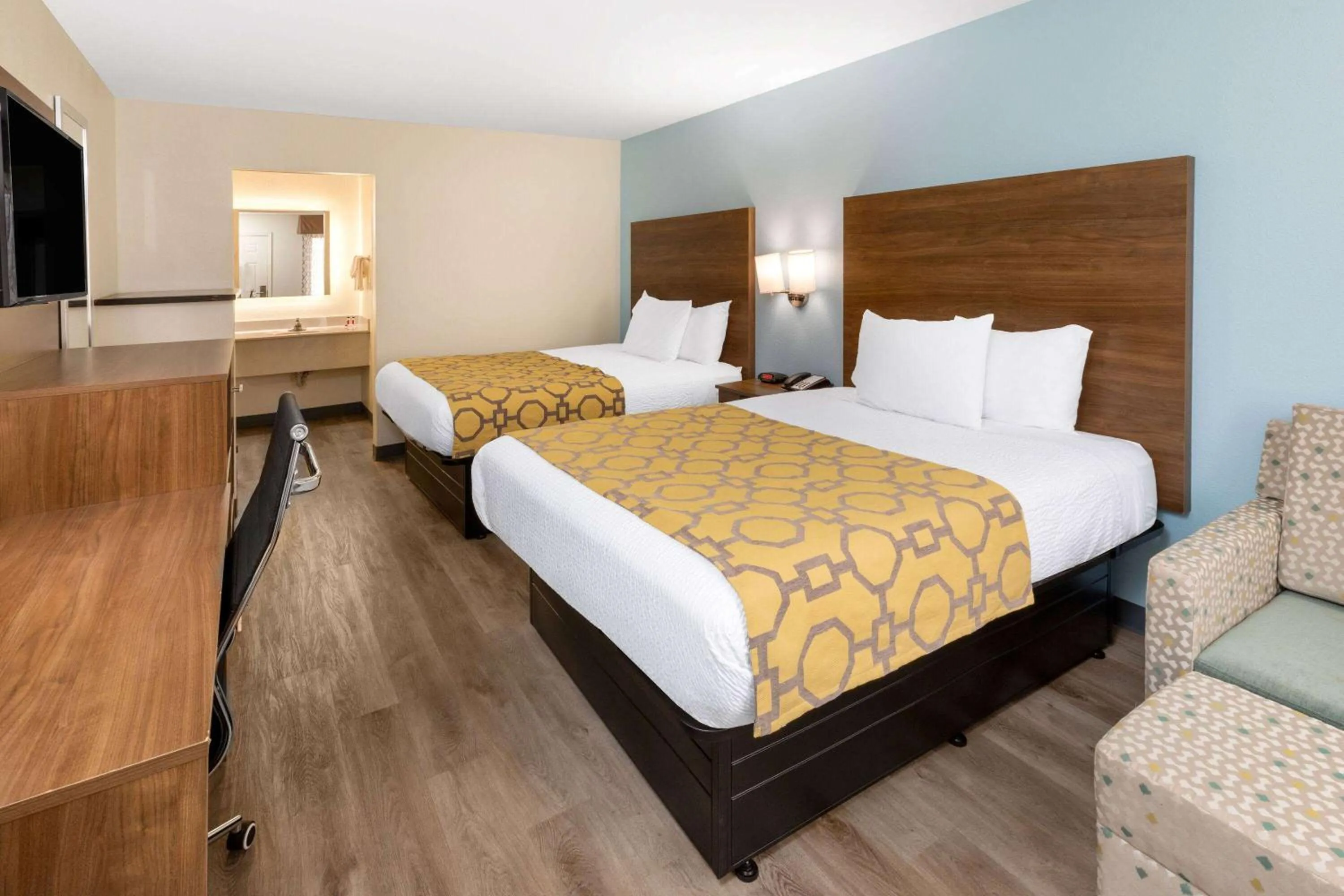 Photo of the whole room, Bed in Baymont by Wyndham Biloxi - Ocean Springs