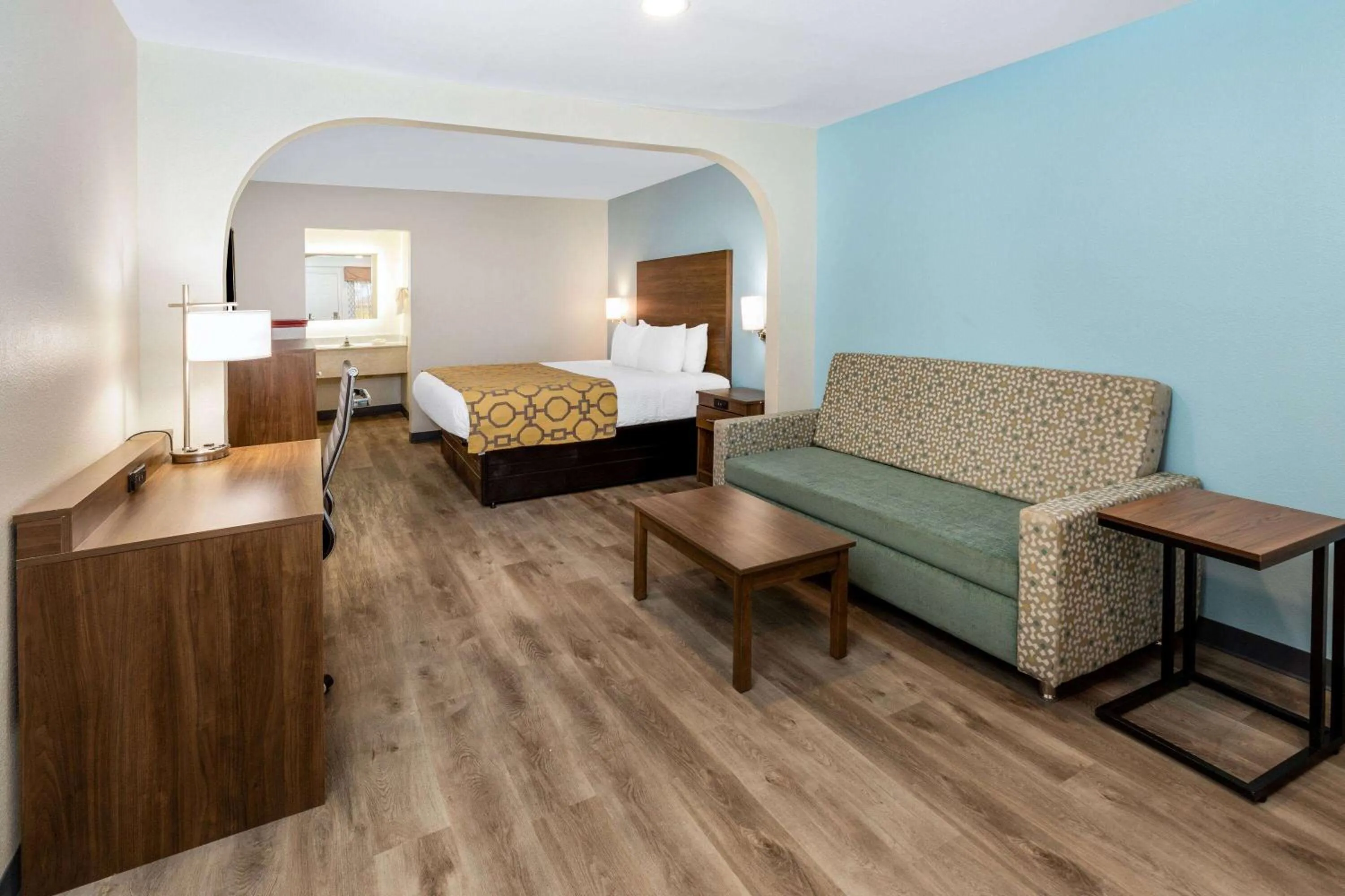 Photo of the whole room, Bed in Baymont by Wyndham Biloxi - Ocean Springs